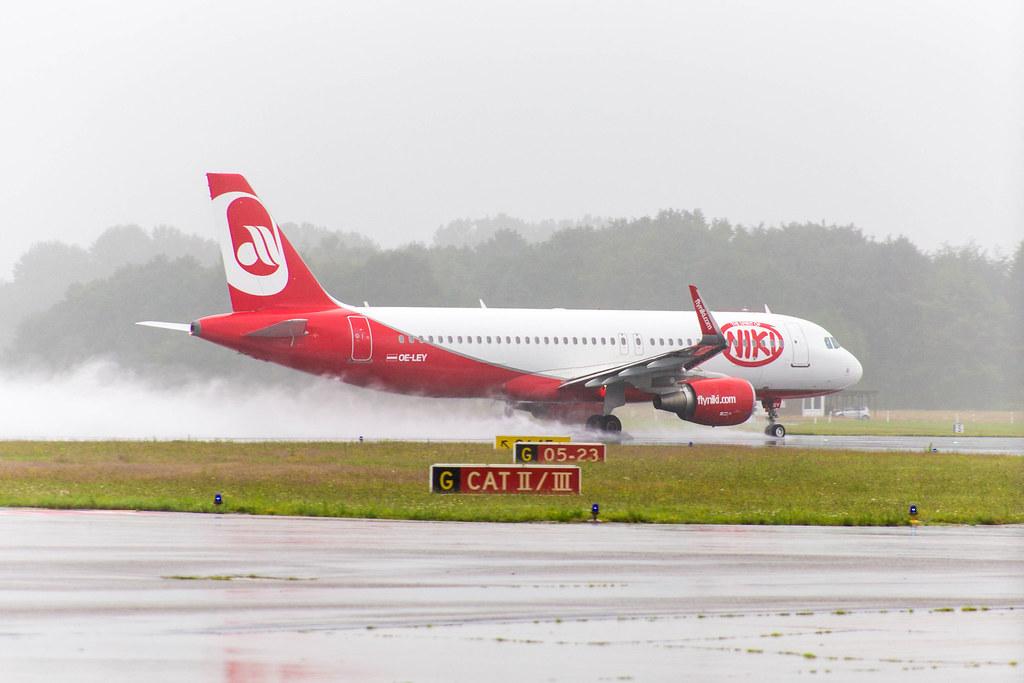 Hamburg Airport: Niki (HG / NLY) | Airbus A320-214(WL) | OE-LEY | MSN 5648