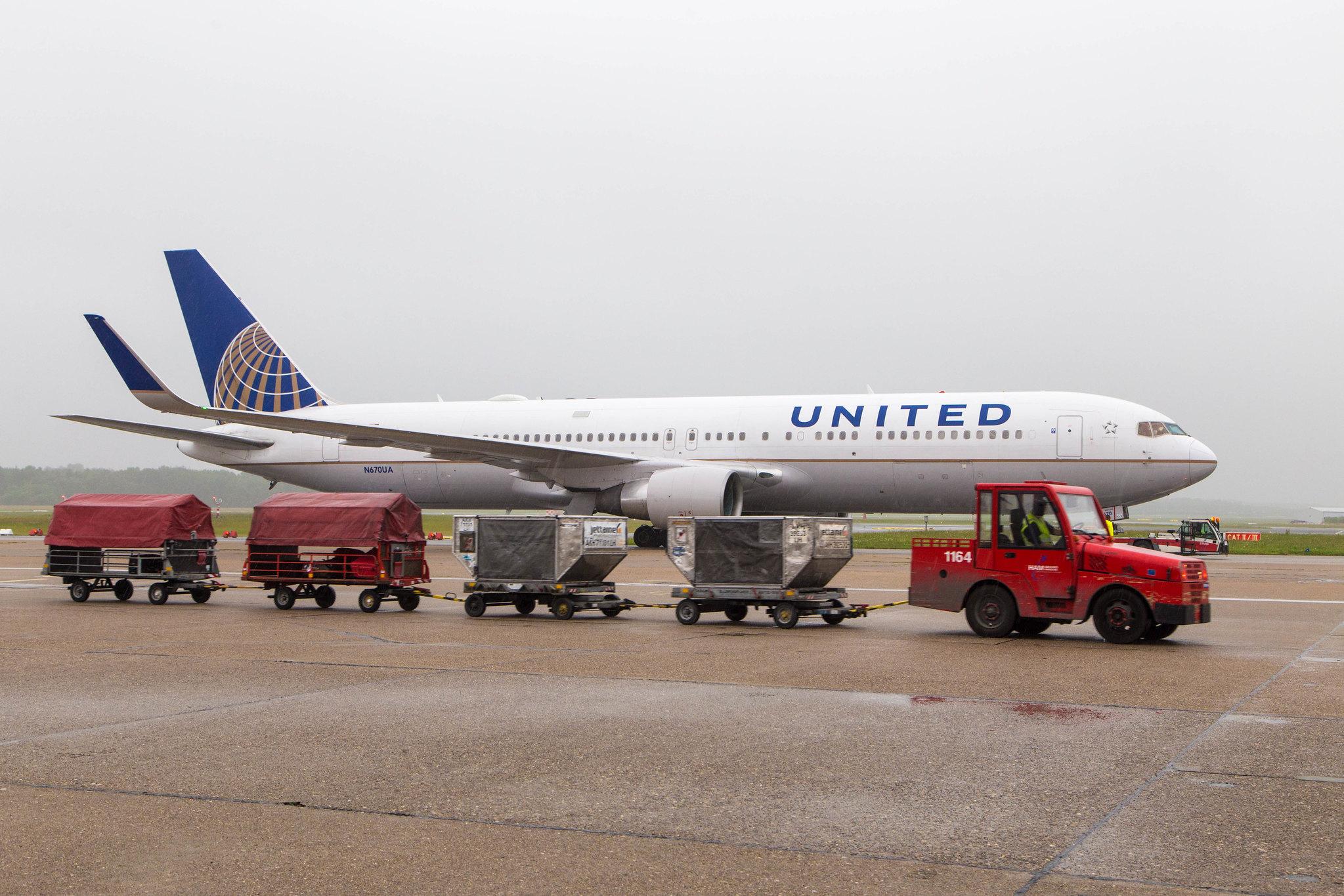 Hamburg Airport: United Airlines (UA / UAL) |  Boeing 767-322(ER) B763 | N670UA | MSN 29240
