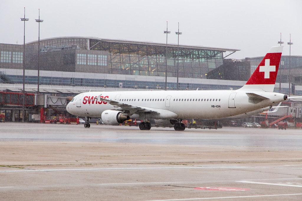 Hamburg Airport: Swiss (LX / SWR) |  Airbus A321-212 A321 | HB-ION | MSN 5567