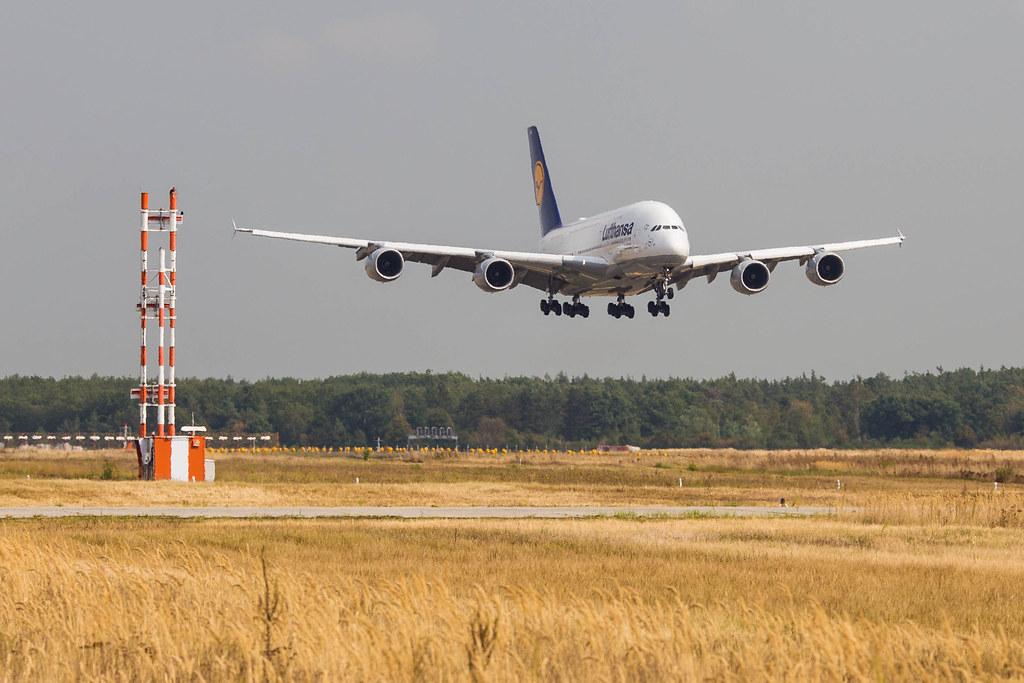 Spottertour am FRA: Lufthansa A380 im Landeanflug