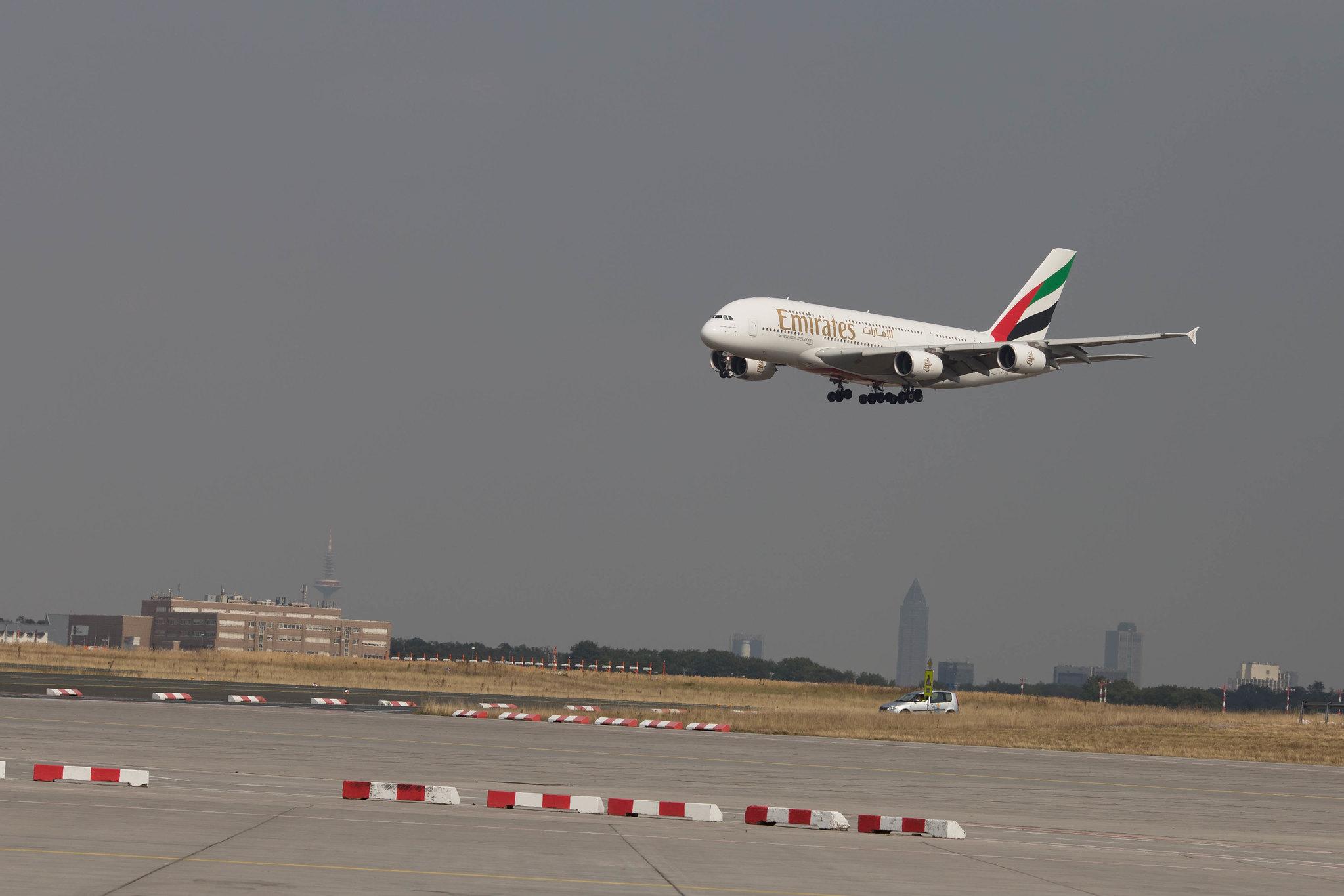 Spottertour am FRA: Emirates A380 im Anflug