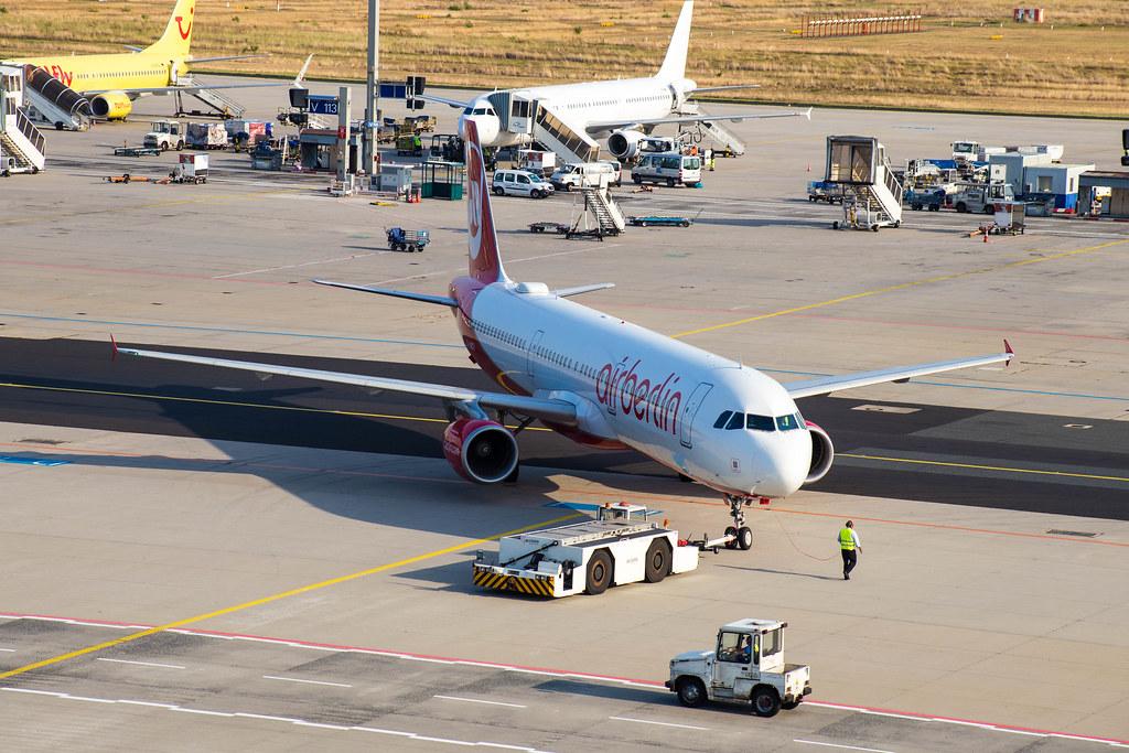Aussichtsplattform Frankfurt Airport: Airberlin beim Pushback