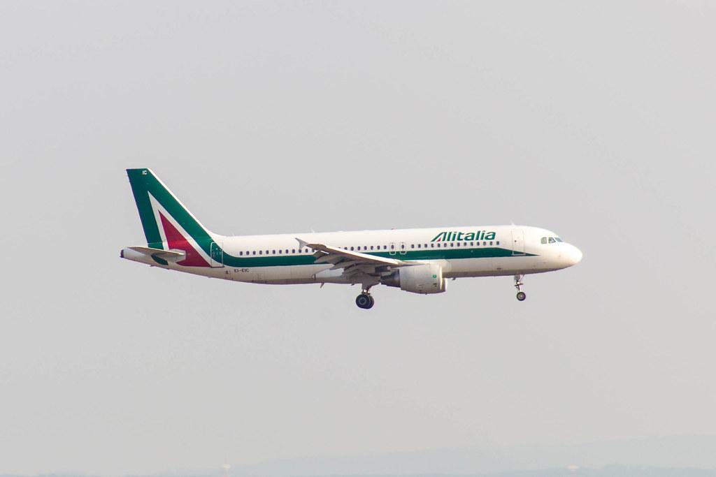 Frankfurt Airport: Alitalia (AZ / AZA) |  Airbus A320-216 A320 | EI-EIC | MSN 4520