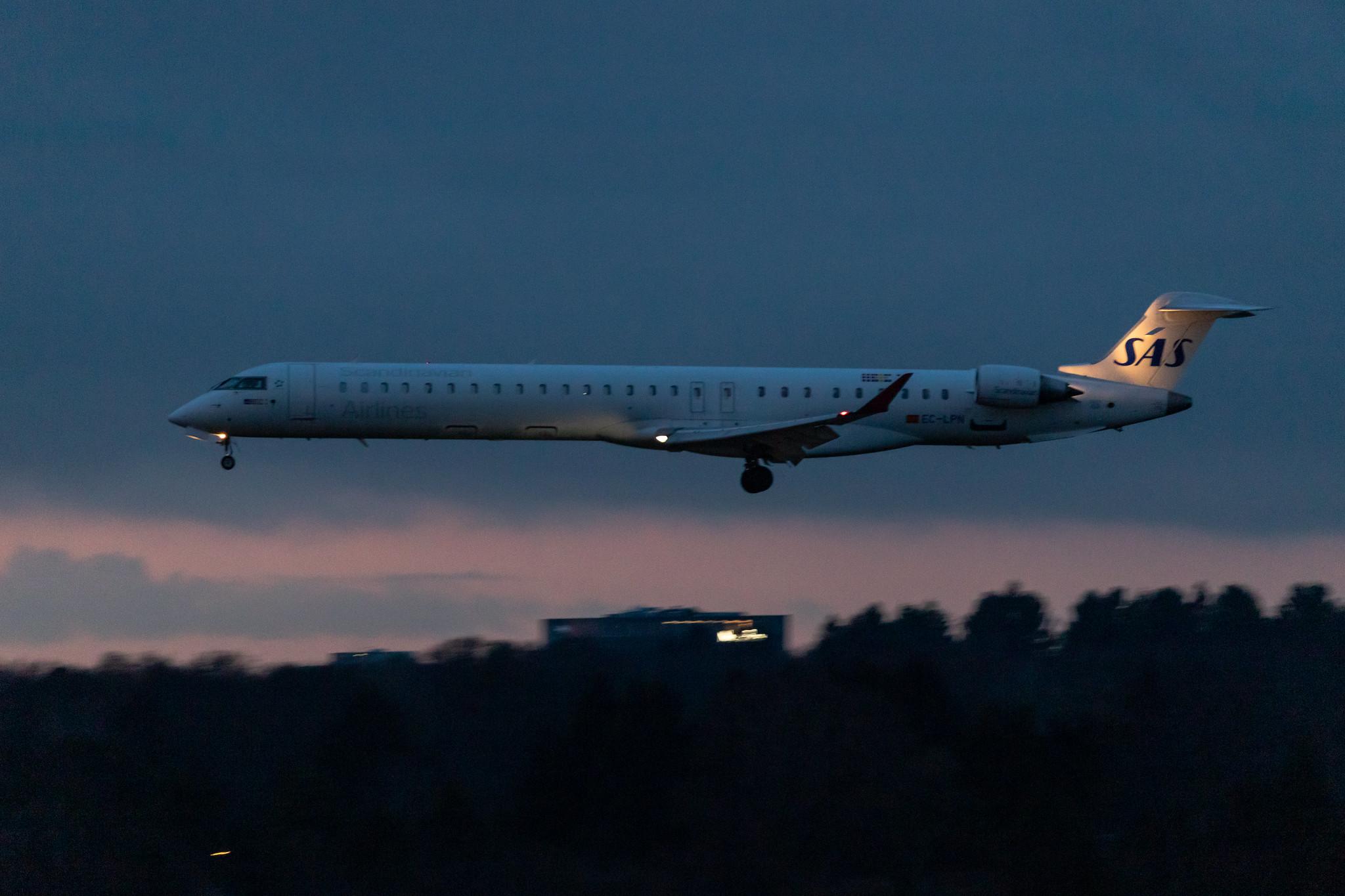 Hamburg Airport: Iberia Regional (IB / IBE) | Operator: Air Nostrum |  Mitsubishi CRJ-1000 CRJX | EC-LPN | MSN 19022