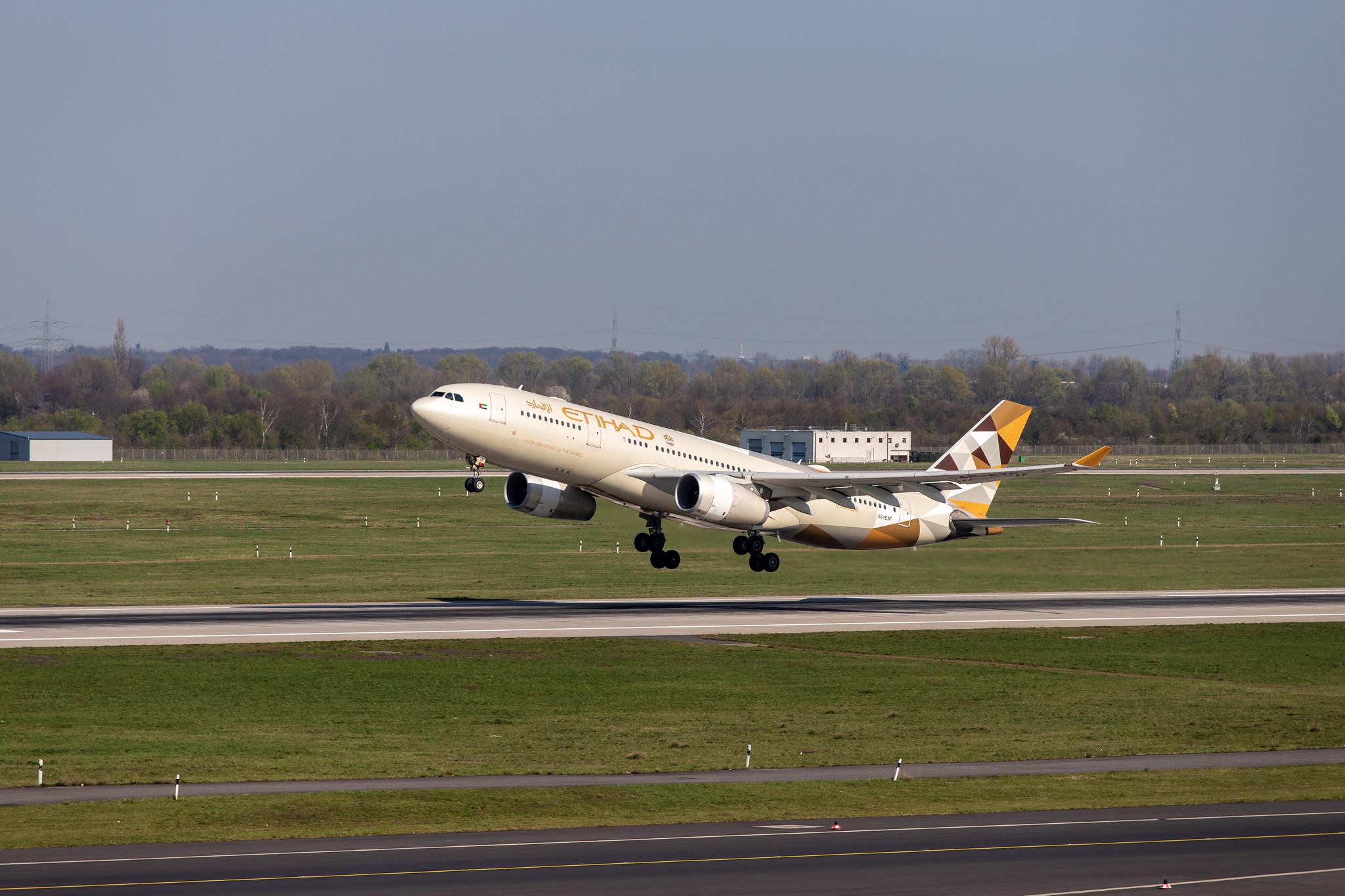 Düsseldorf Airport: Etihad Airways (EY / ETD) |  Airbus A330-243 A332 | A6-EYF | MSN 0717