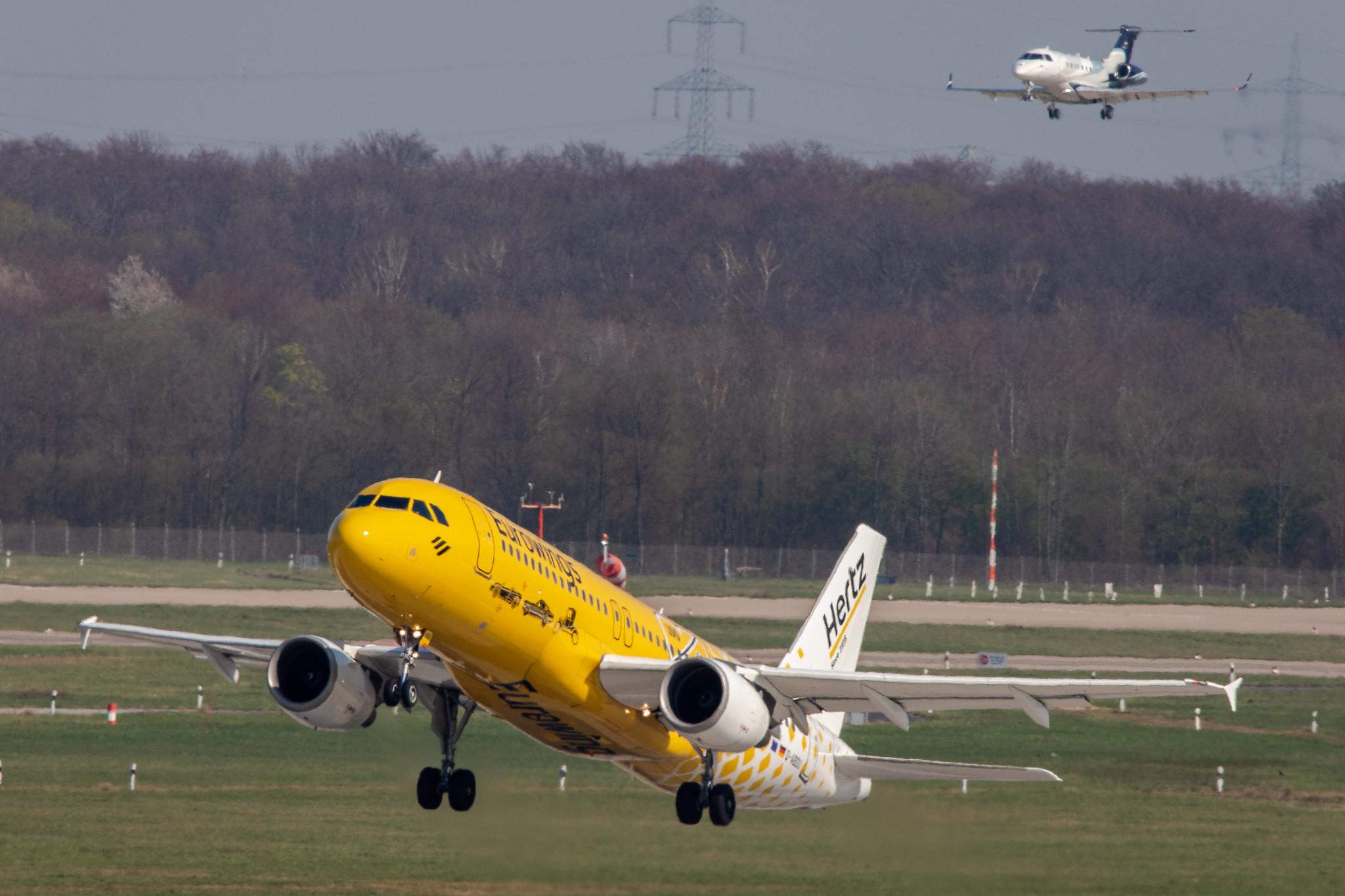 Düsseldorf Airport: Eurowings (EW / EWG) |  Livery: Hertz Livery |  Airbus A320-214 A320 | D-ABDU | MSN 3516
