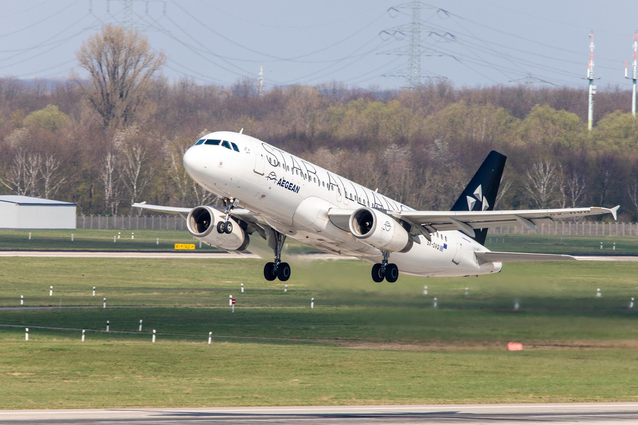 Düsseldorf Airport: Aegean Airlines (A3 / AEE) |  Livery: Star Alliance livery |  Airbus A320-232 A320 | SX-DVQ | MSN 3526