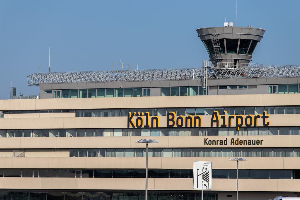 Köln Bonn Airport: Terminalgebäude |