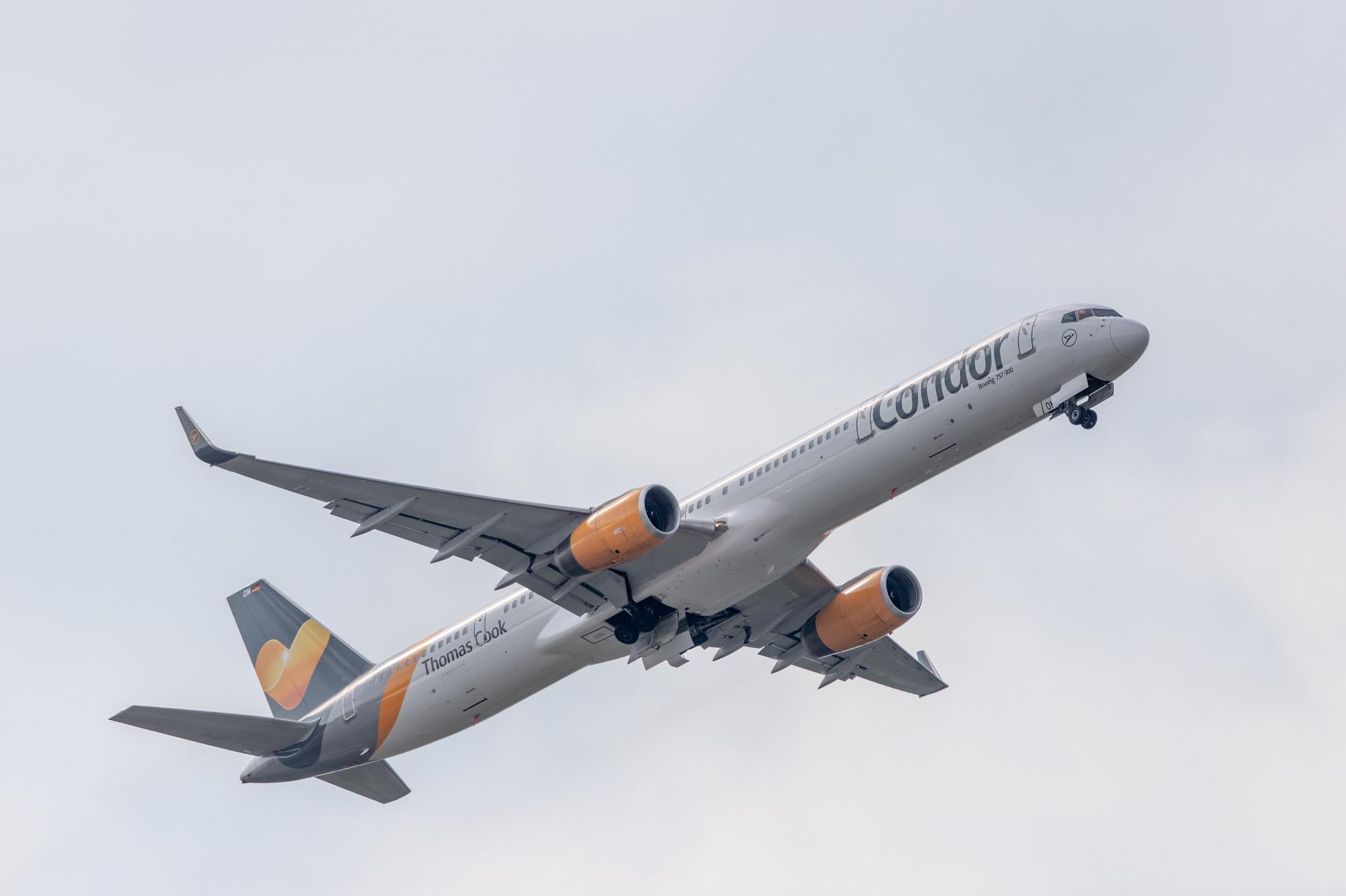 Hamburg Airport: Condor (DE / CFG) |  Boeing 757-330 B753 | D-ABOM | MSN 29022