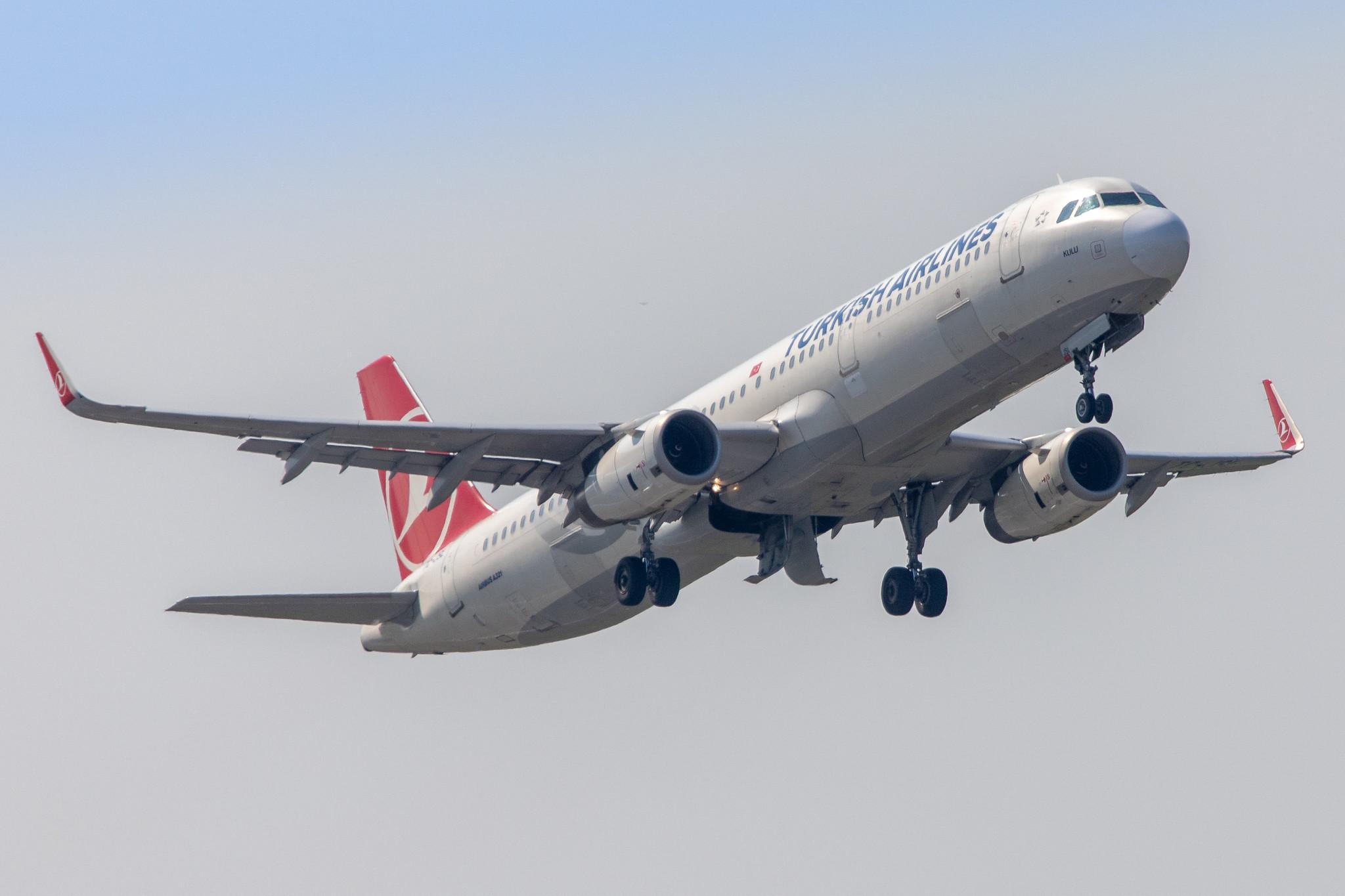 Hamburg Airport: Turkish Airlines (TK / THY) |  Airbus A321-231 A321 | TC-JSL | MSN 5667
