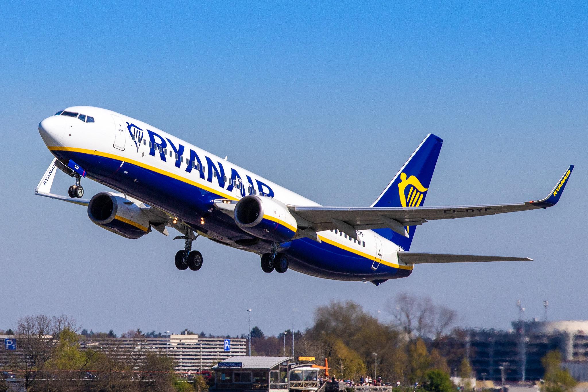 Hamburg Airport: Ryanair (FR / RYR) |  Boeing 737-8AS B738 | EI-DYF | MSN 36569