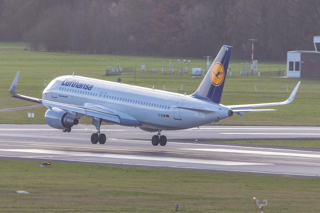 Hamburg Airport: Lufthansa Airbus A320-214 A320 D-AIUW