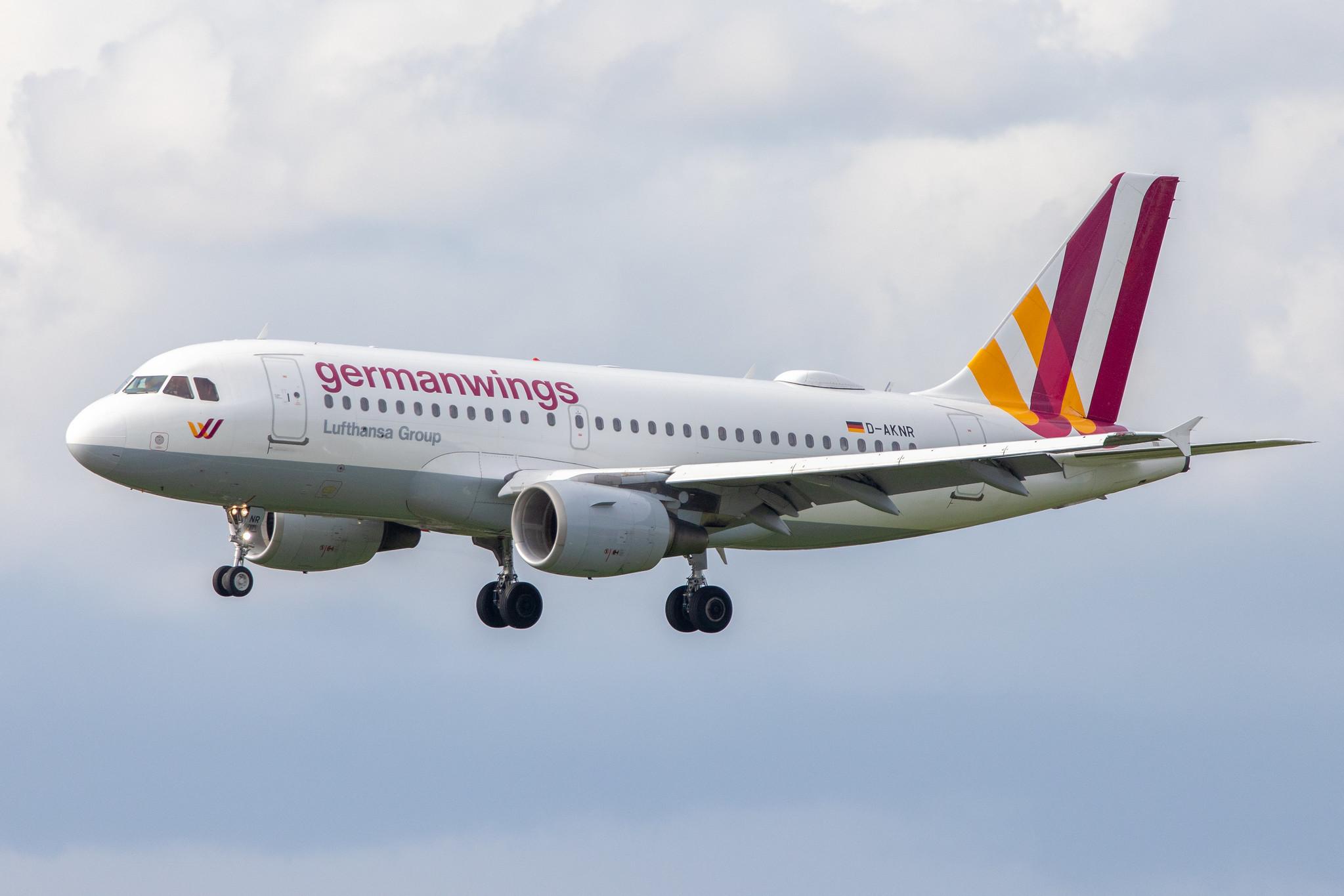 Hamburg Airport: Eurowings (EW / EWG) |  Operator: Germanwings | Airbus A319-112 A319 | D-AKNR | MSN 1209