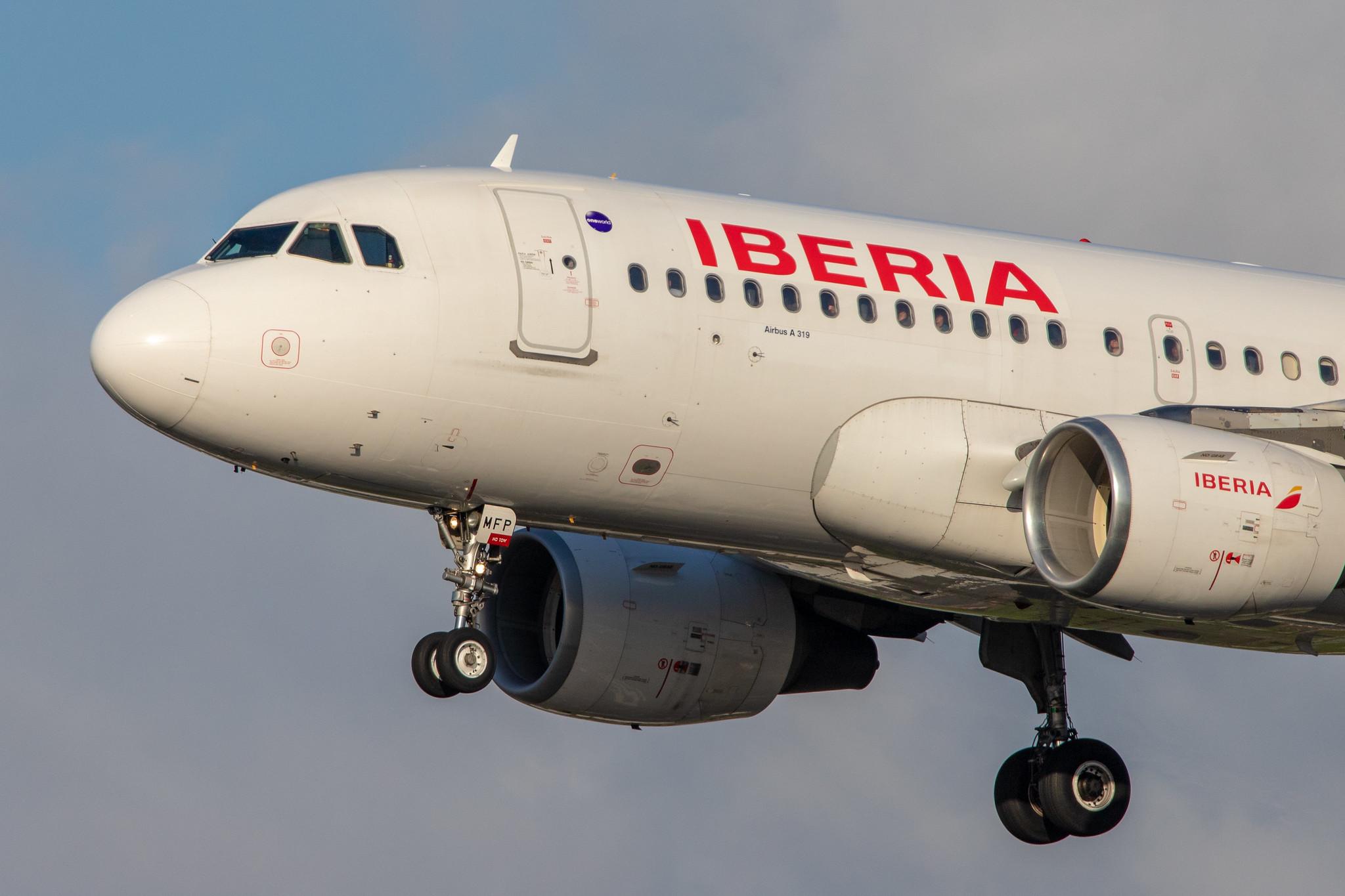 Hamburg Airport: Iberia (IB / IBE) |  Airbus A319-111 A319 | EC-MFP | MSN 0998