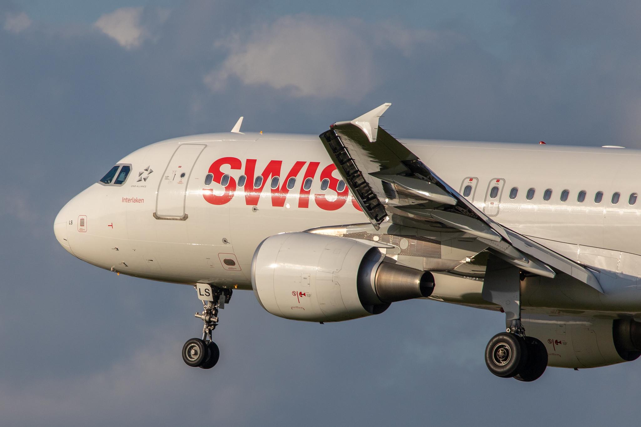 Hamburg Airport: Swiss (LX / SWR) |  Airbus A320-214 A320 | HB-JLS | MSN 5069