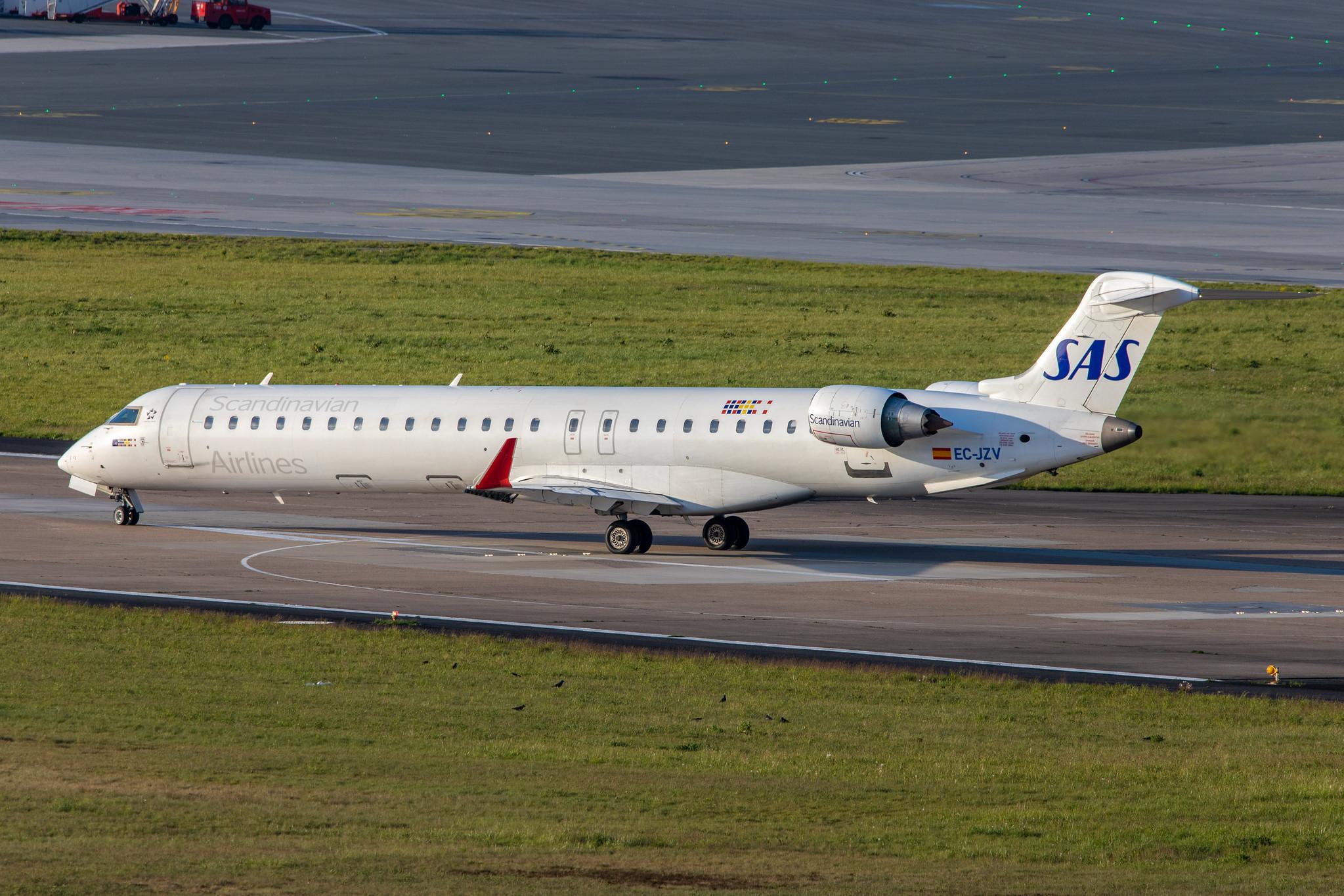Hamburg Airport: SAS (SK / SAS) | Operator: Air Nostrum |  Mitsubishi CRJ-900ER CRJ9 | EC-JZV | MSN 15117