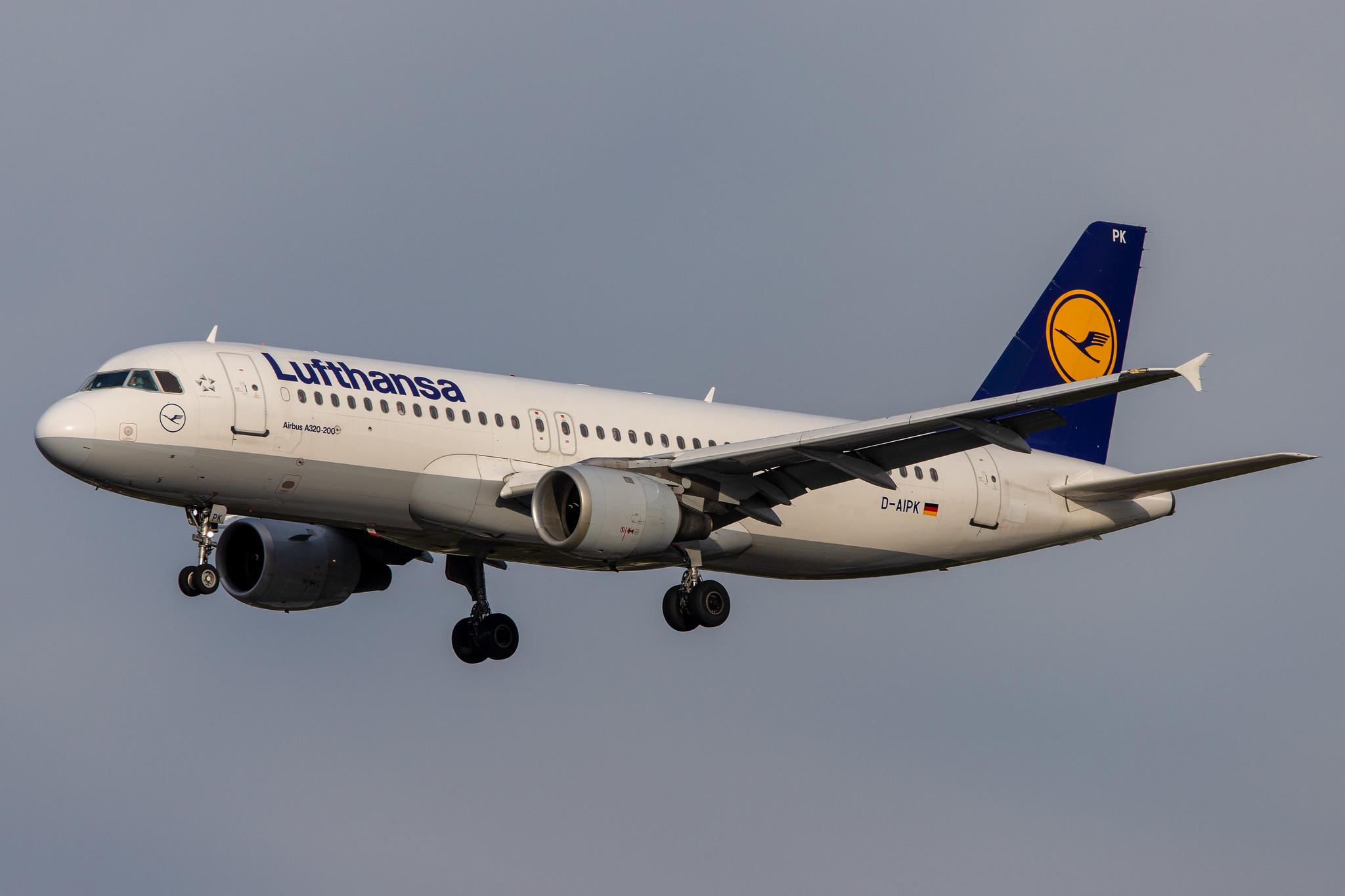 Hamburg Airport: Lufthansa (LH / DLH) |  Airbus A320-211 A320 | D-AIPK | MSN 0093