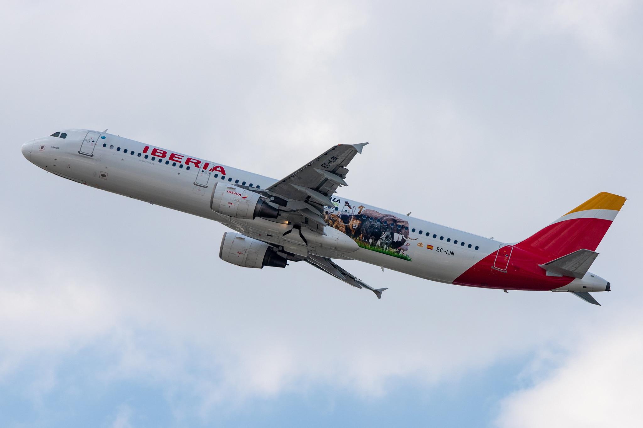 Hamburg Airport: Iberia (IB / IBE) | Livery: Cantabria Livery | Airbus A321-212 A321 | EC-IJN | MSN 1836