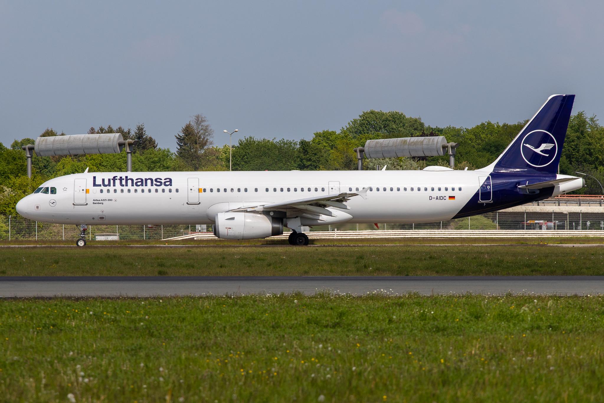 Hamburg Airport: Lufthansa (LH / DLH) |  Airbus A321-231 A321 | D-AIDC | MSN 4560