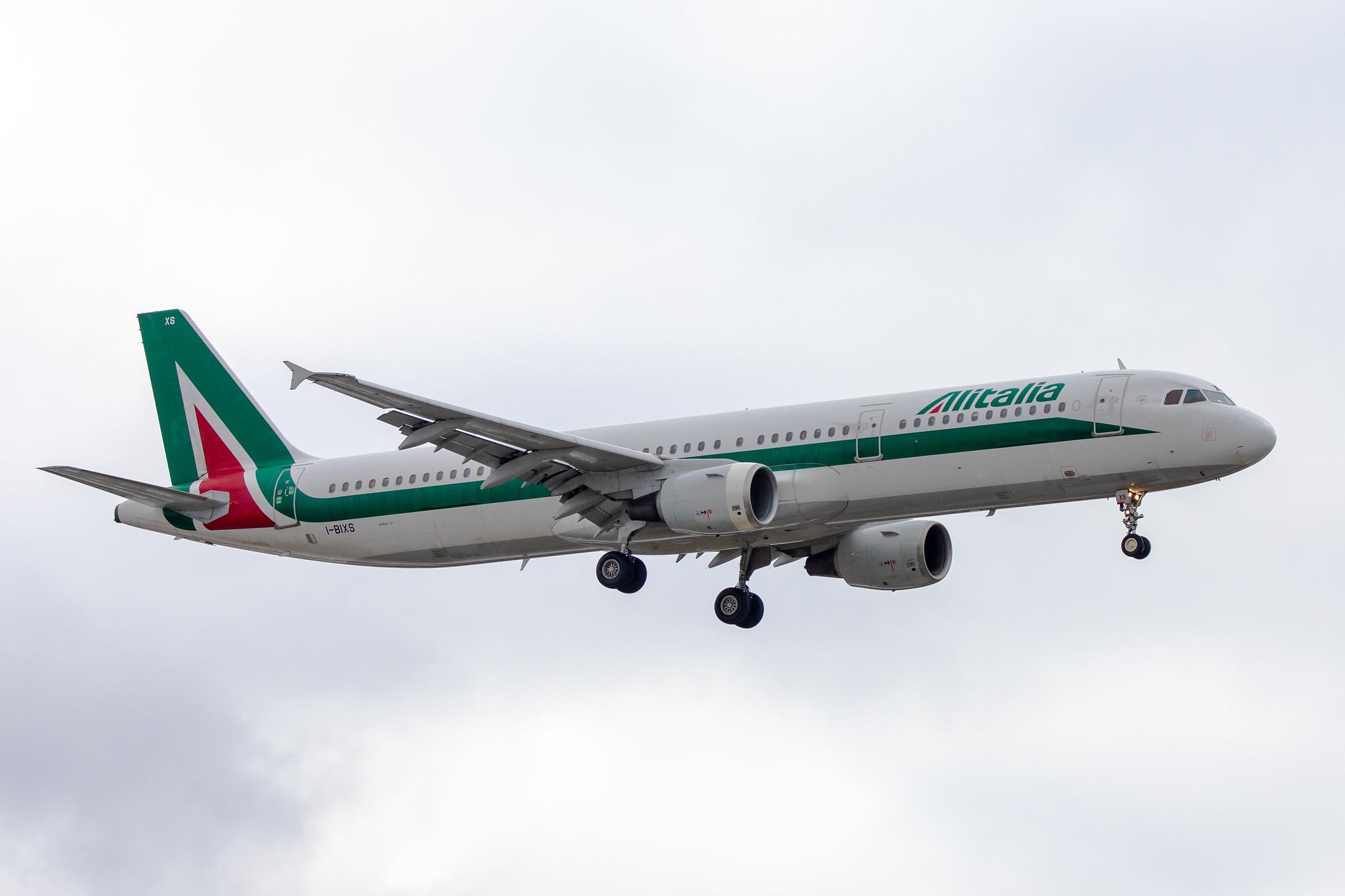 London Heathrow Airport: Alitalia (AZ / AZA) |  Airbus A321-112 A321 | I-BIXS | MSN 0599