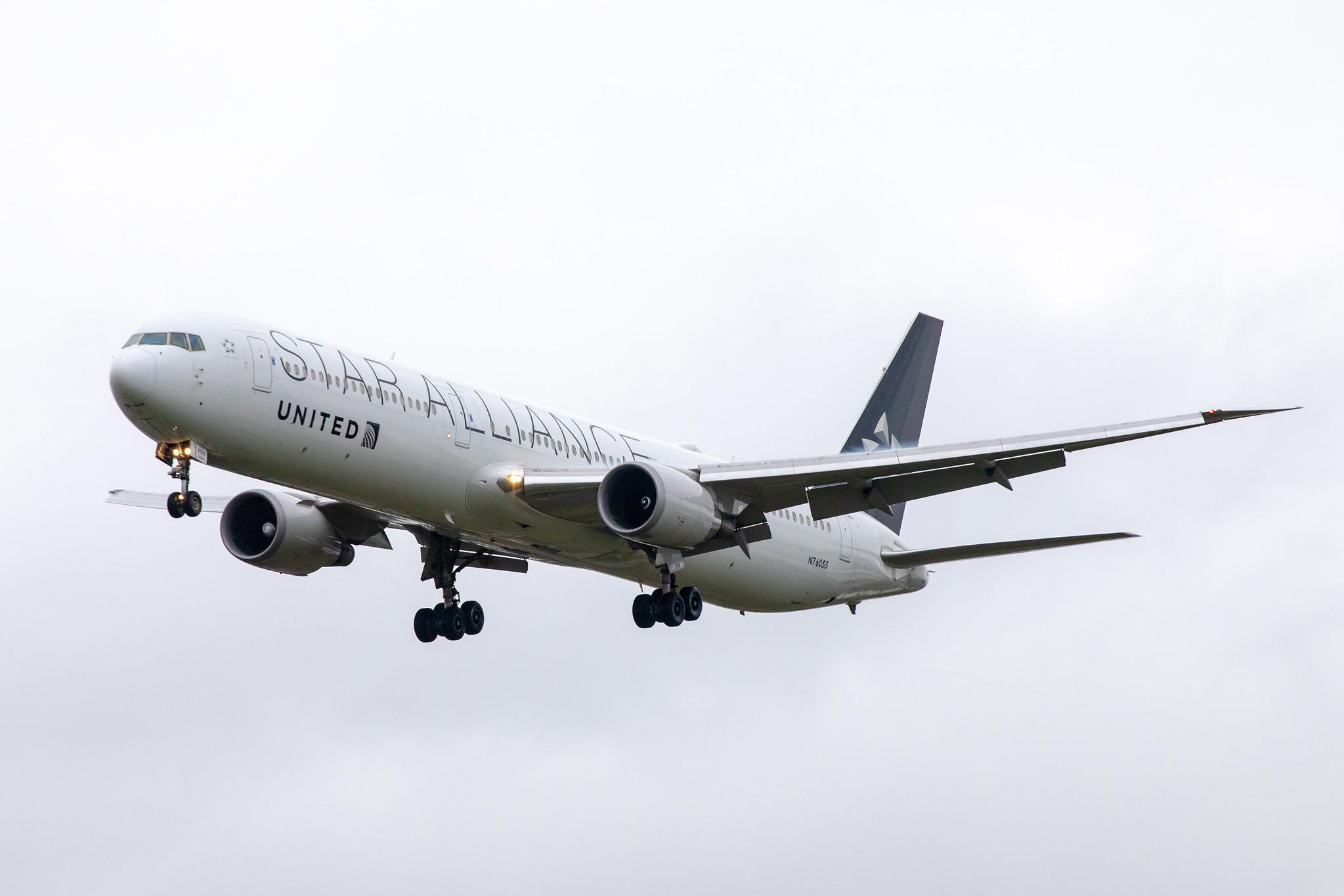 London Heathrow Airport: United Airlines (UA / UAL) |  Livery: Star Alliance Livery |  Boeing 767-424(ER) B764 | N76055 | MSN 29450