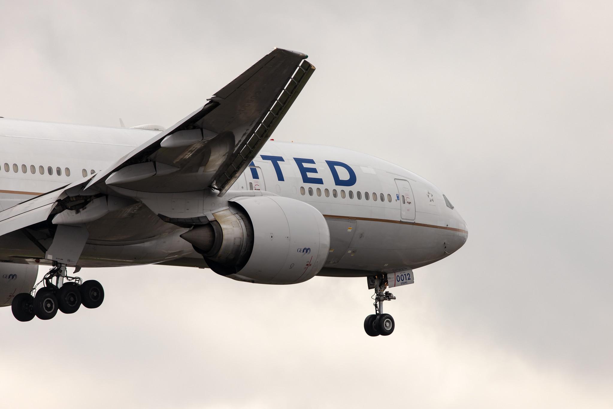 London Heathrow Airport: United Airlines (UA / UAL) |  Boeing 767-424(ER) B764 | N76064 | MSN 29459