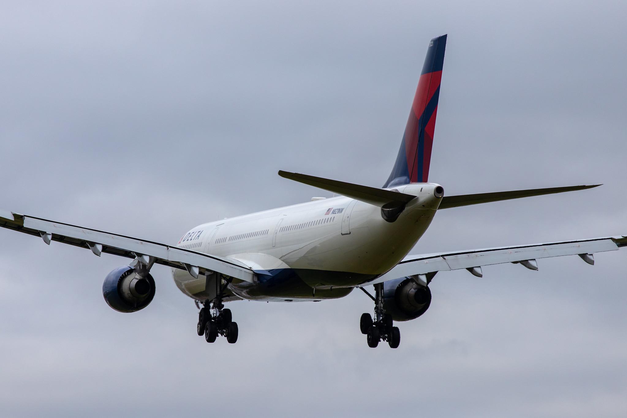 London Heathrow Airport: Delta Air Lines (DL / DAL) |  Airbus A330-323 A333 | N821NW | MSN 0865