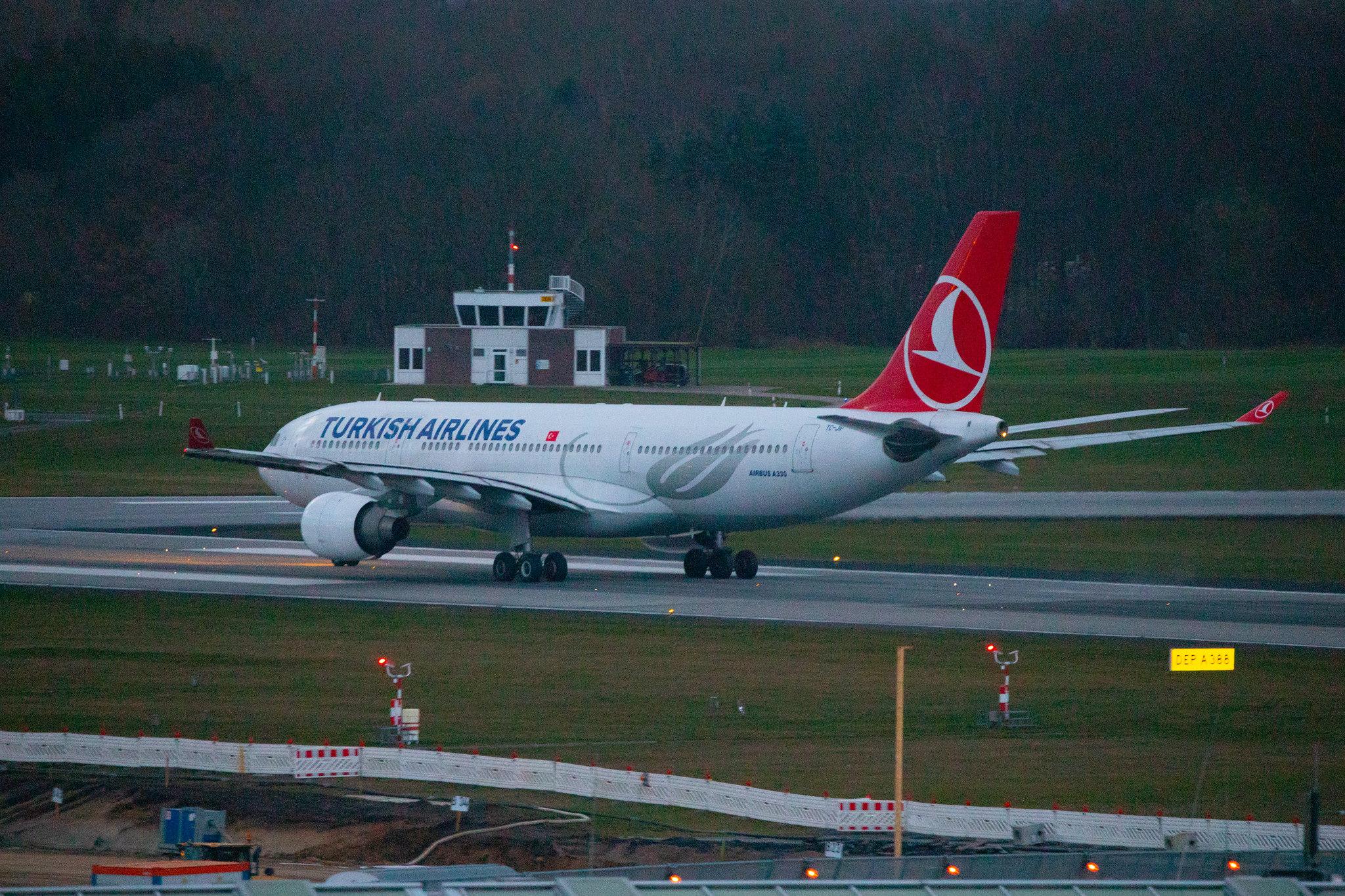 Hamburg Airport: Turkish Airlines (TK / THY) |  Airbus A330-223 A332 | TC-JIP | MSN 0876