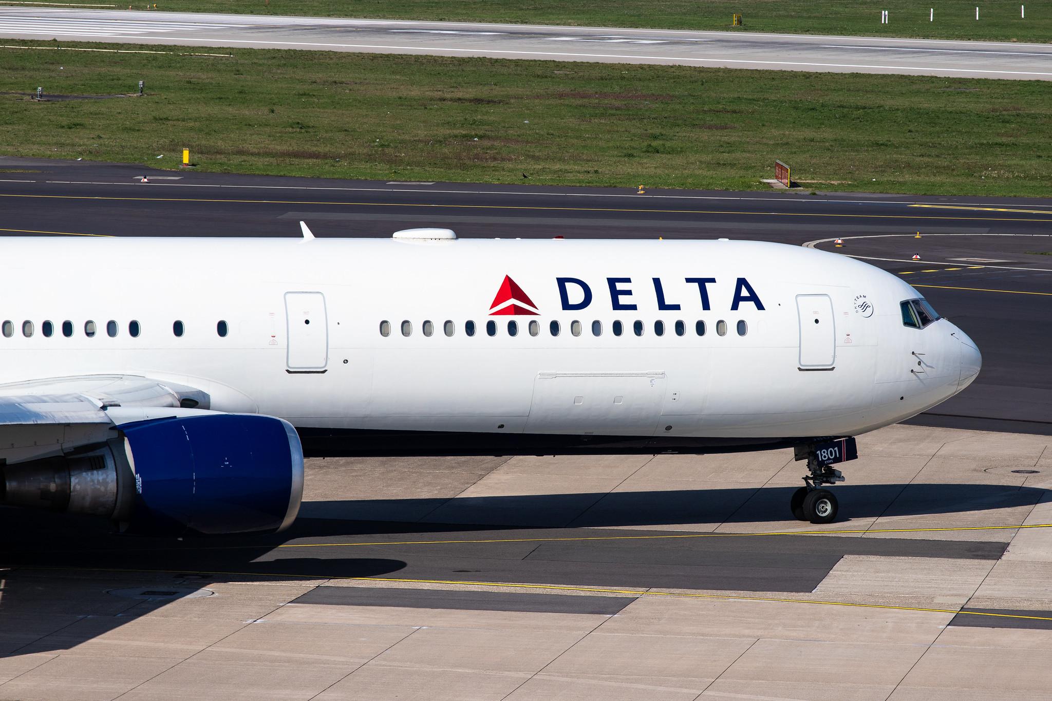 Düsseldorf Airport: Delta Air Lines (DL / DAL) |  Boeing 767-432(ER) B764 | N825MH | MSN 29703