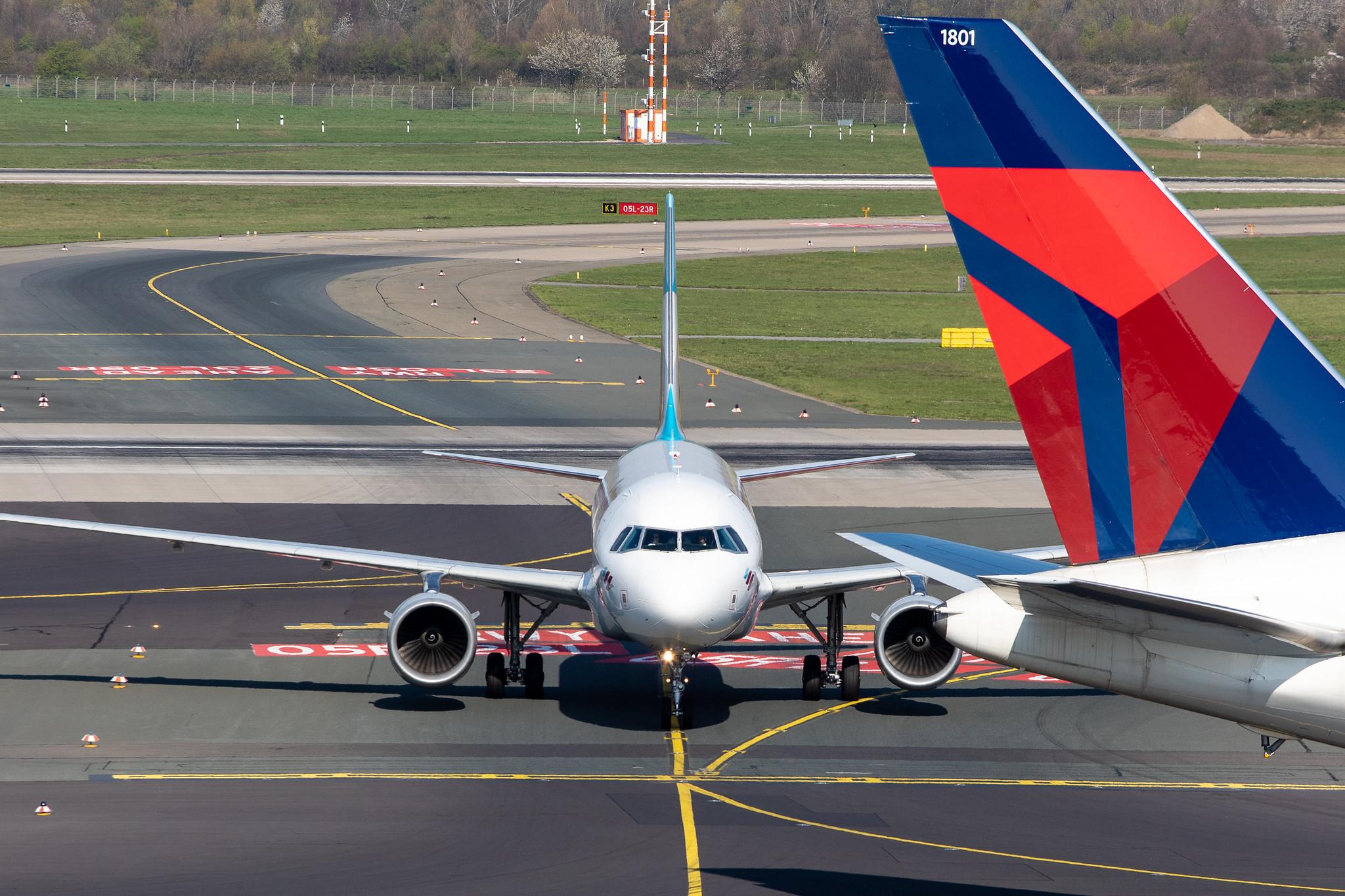 Düsseldorf Airport: Delta Air Lines (DL / DAL) |  Boeing 767-432(ER) B764 | N825MH | MSN 29703