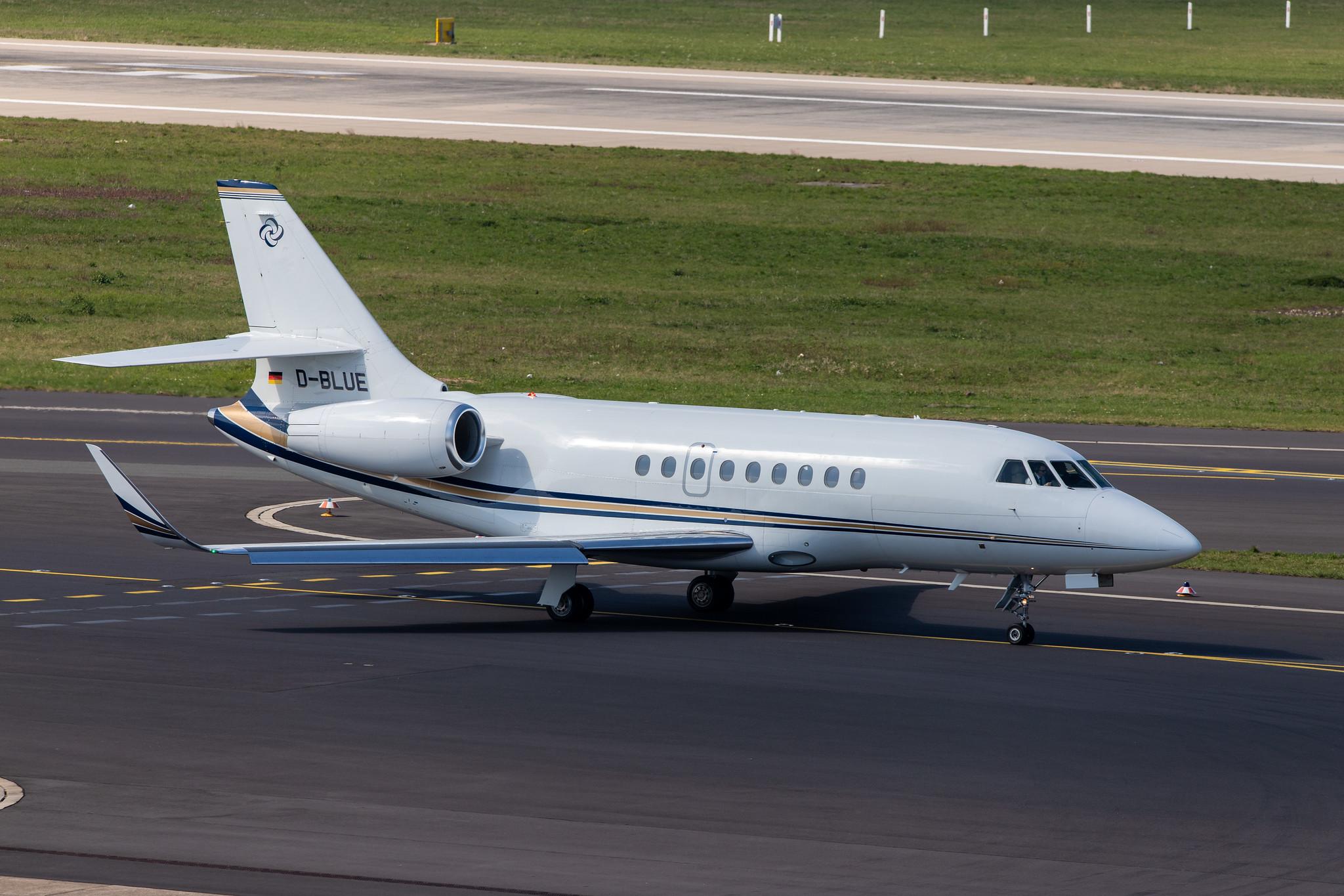 Düsseldorf Airport: ACM Air Charter |  Dassault Falcon 2000LX F2TH | D-BLUE | MSN 162