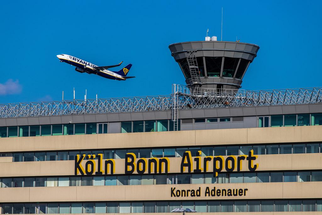 Köln Bonn Airport: Terminalgebäude |