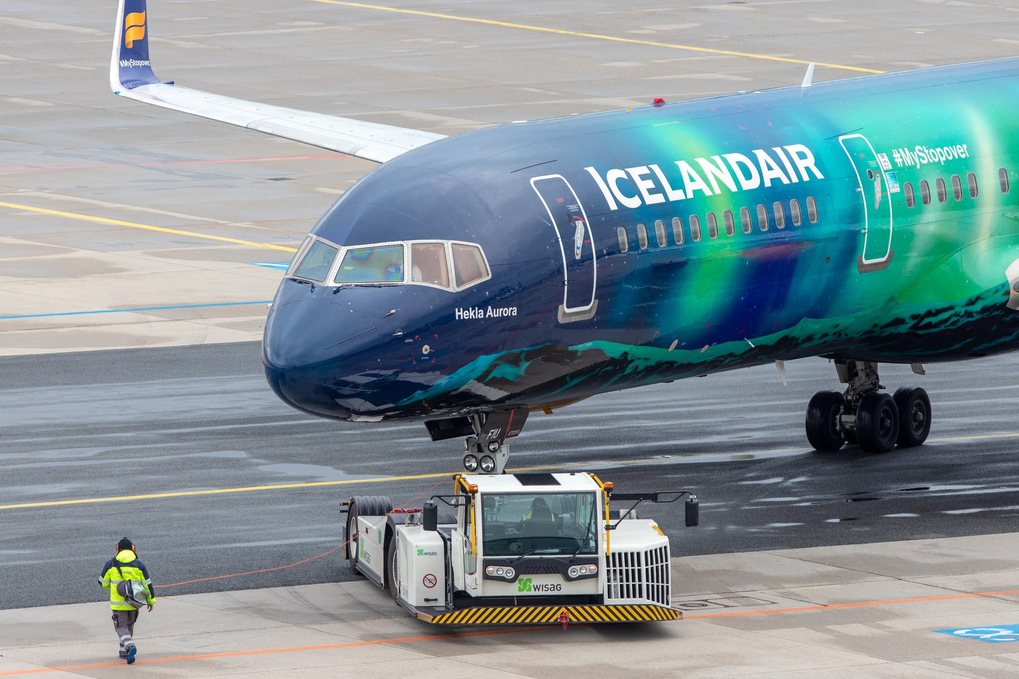 Frankfurt Airport: Icelandair (FI / ICE) |  Livery: Aurora Borealis Livery |  Boeing 757-256 B752 | TF-FIU | MSN 26243