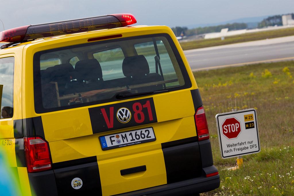 Frankfurt Airport: FOLLOW ME | V81