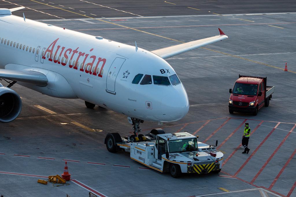 Hamburg Airport: Austrian Airlines (OS / AUA) |  Airbus A320-214 A320 | OE-LBX | MSN 1735