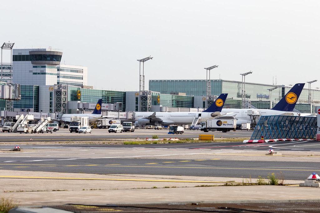 Spottertour am FRA: Lufthansa Flugzeuge am Terminal