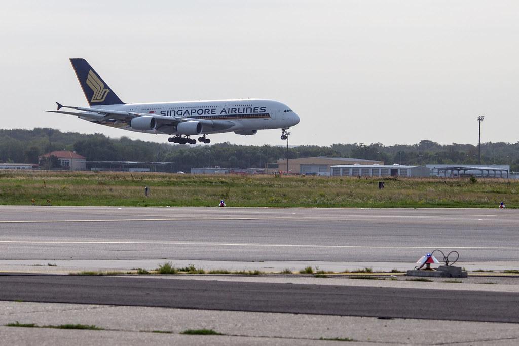 Frankfurt Airport: Singapore Airlines (SQ / SIA) |  Airbus A380-841 A388 | 9V-SKM | MSN 065