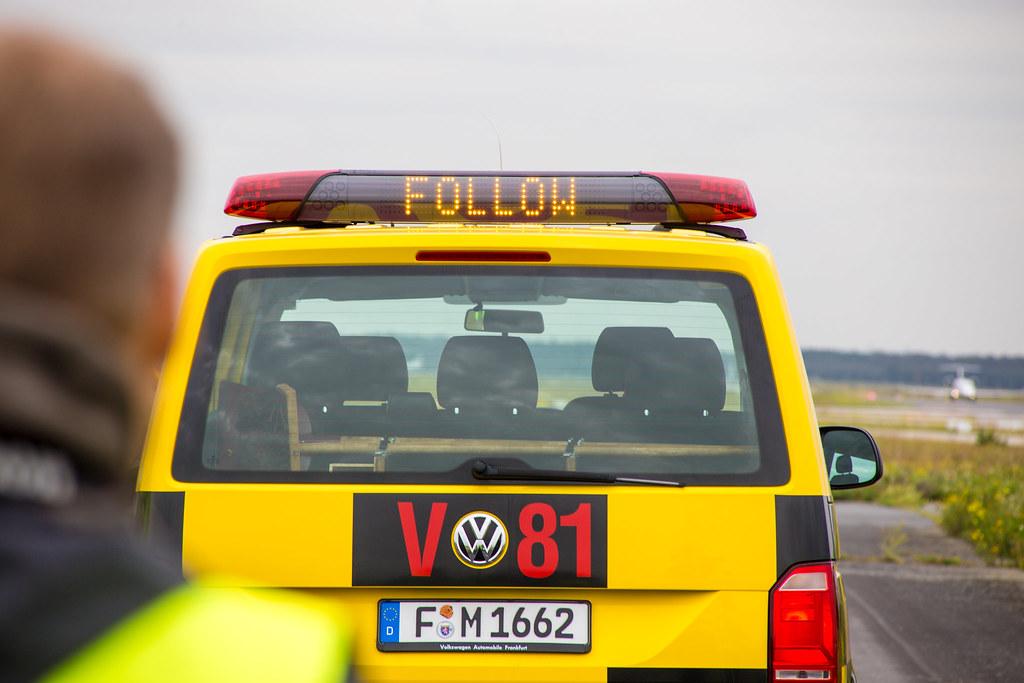Frankfurt Airport: FOLLOW ME | V81