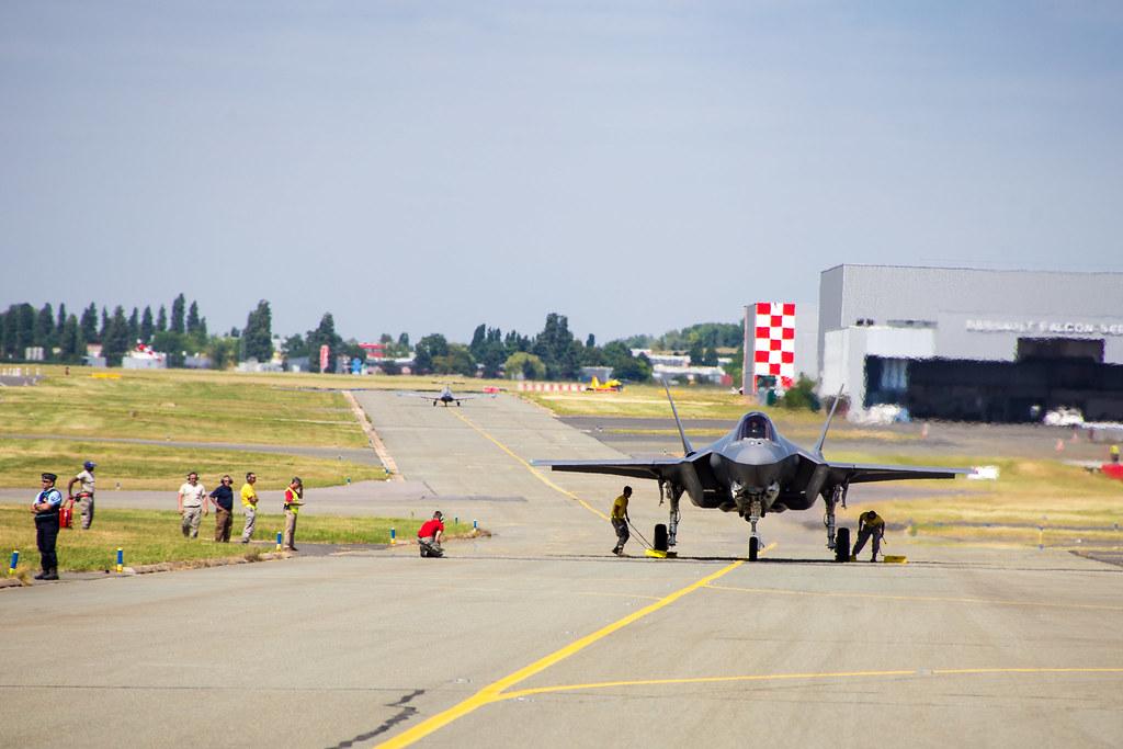 Paris Air Show 2017: Kampfflugzeug auf einem Taxiway