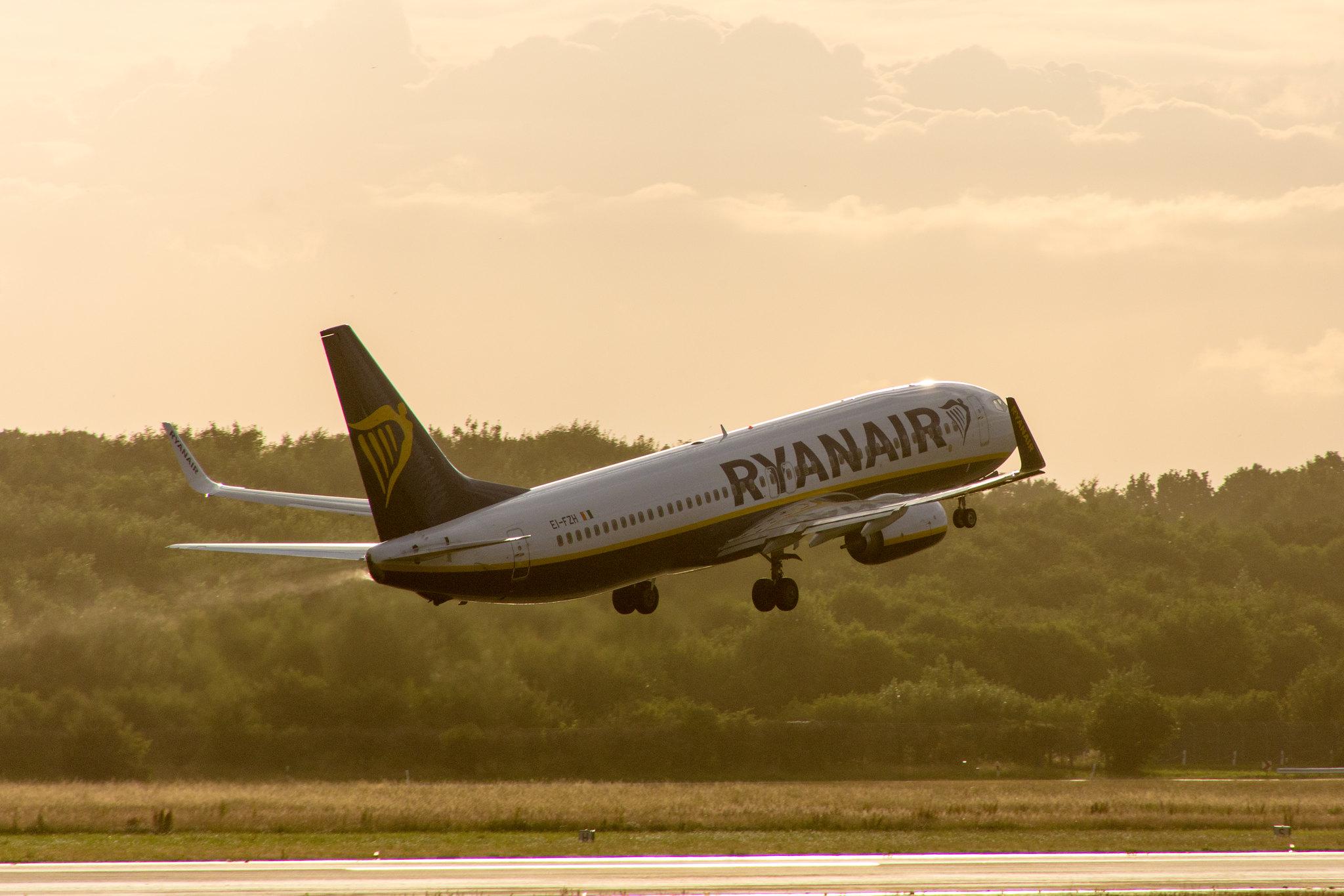 Hamburg Airport: Ryanair (FR / RYR) |  Boeing 737-8AS B738 | EI-FZH | MSN 44781