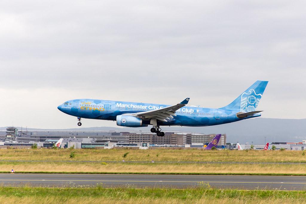 Spottertour am FRA: Etihad Airways (Manchester City FC Livery) Airbus A330-243 A332 A6-EYE