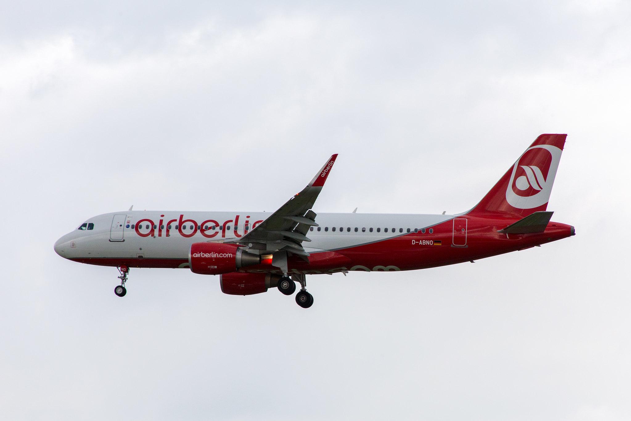 Hamburg Airport: Air Berlin (AB / BER) | Airbus A320-214 A320 | D-ABNO | MSN 6831
