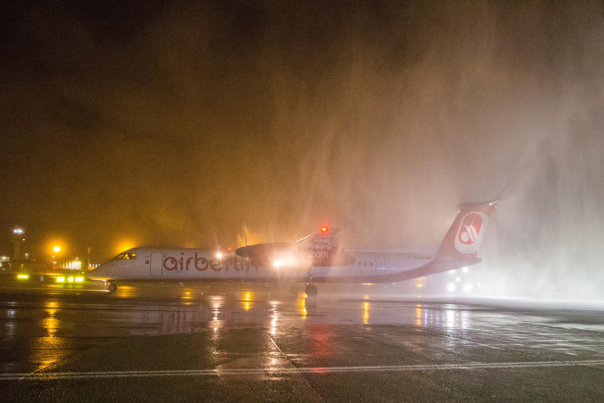 Hamburg Airport: Air Berlin | Operator: Luftfahrtgesellschaft Walter |  De Havilland Canada Dash 8-400 DH8D | D-ABQD | MSN 4234 | Eine Ära geht zu Ende: die letzte Airberlin Maschine vom Hamburg Airport (AB6757)