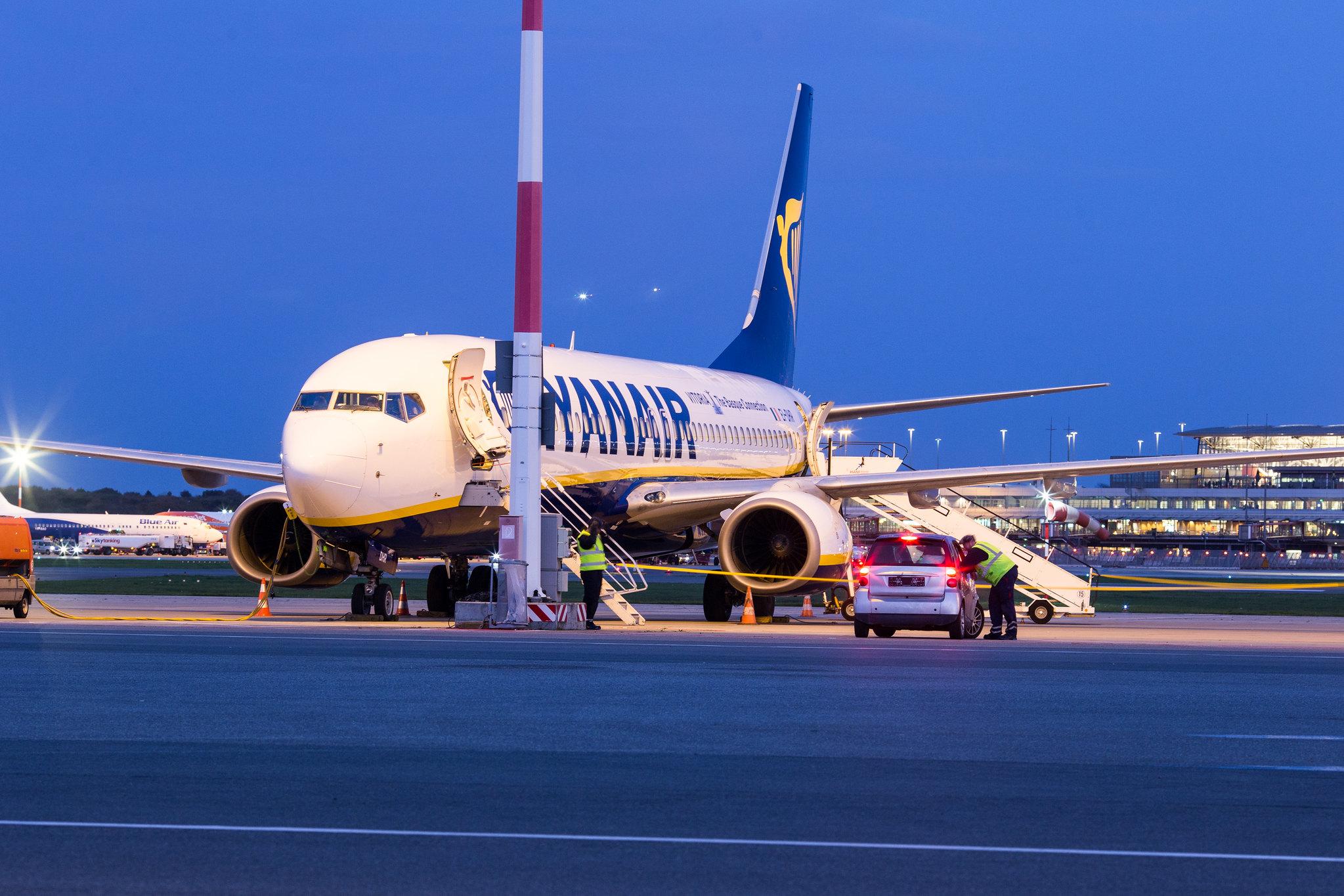 Hamburg Airport: Ryanair (FR / RYR) |  Boeing 737-8AS B738 | EI-DHR | MSN 33822