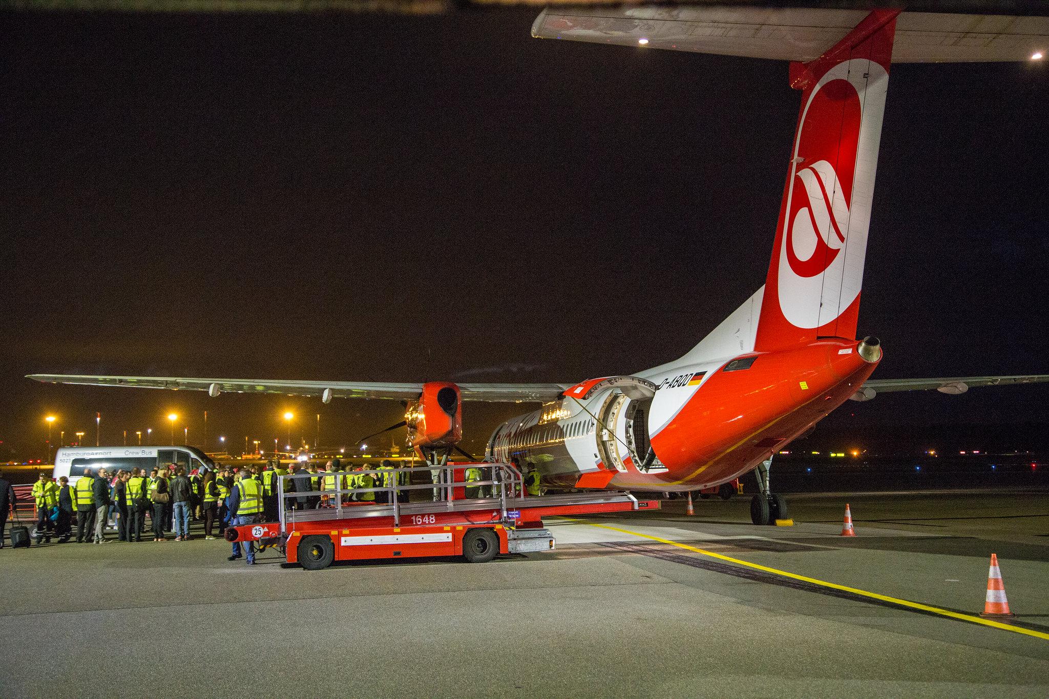 Hamburg Airport: Air Berlin | Operator: Luftfahrtgesellschaft Walter |  De Havilland Canada Dash 8-400 DH8D | D-ABQD | MSN 4234 | Eine Ära geht zu Ende: die letzte Airberlin Maschine vom Hamburg Airport (AB6757)