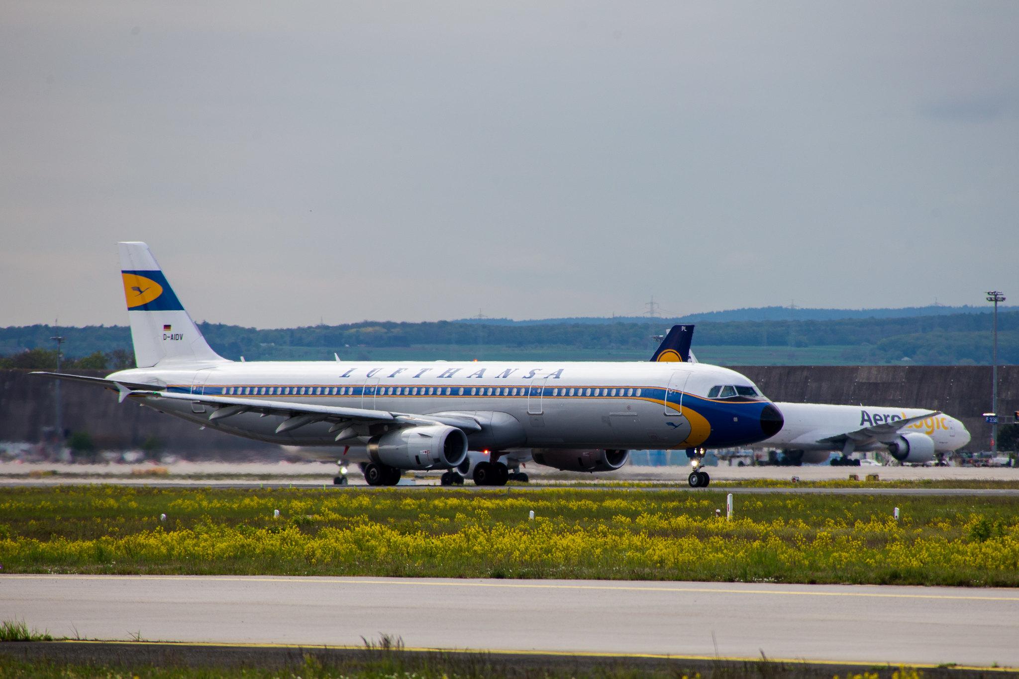 Frankfurt Airport: Lufthansa (LH / DLH) |  Livery: Retro livery |  Airbus A321-231 A321 | D-AIDV | MSN 5413