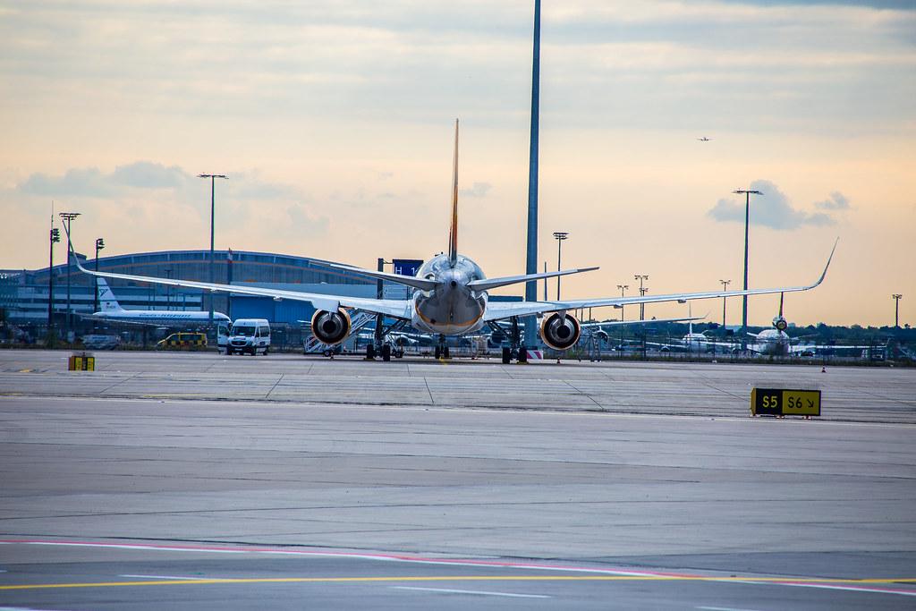 Frankfurt Airport: Condor Thomas Cook