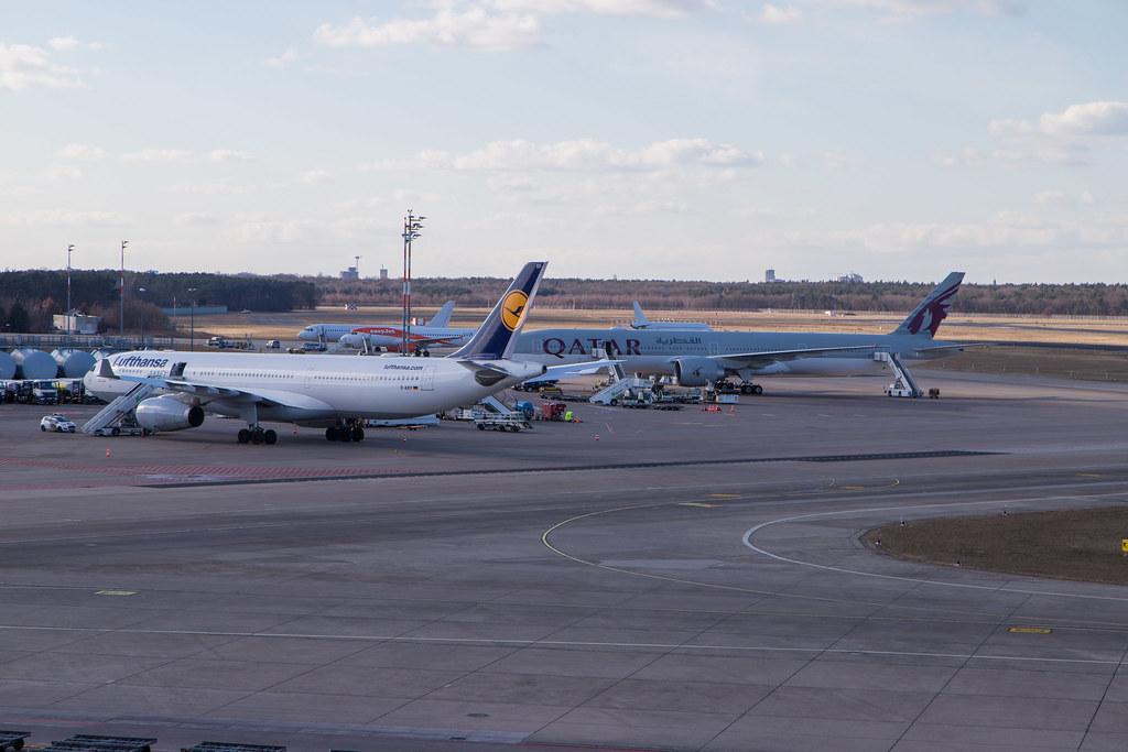 Flughafen Berlin Tegel (TXL): Vorfeld mit Lufthansa, Qatar, Easyjet