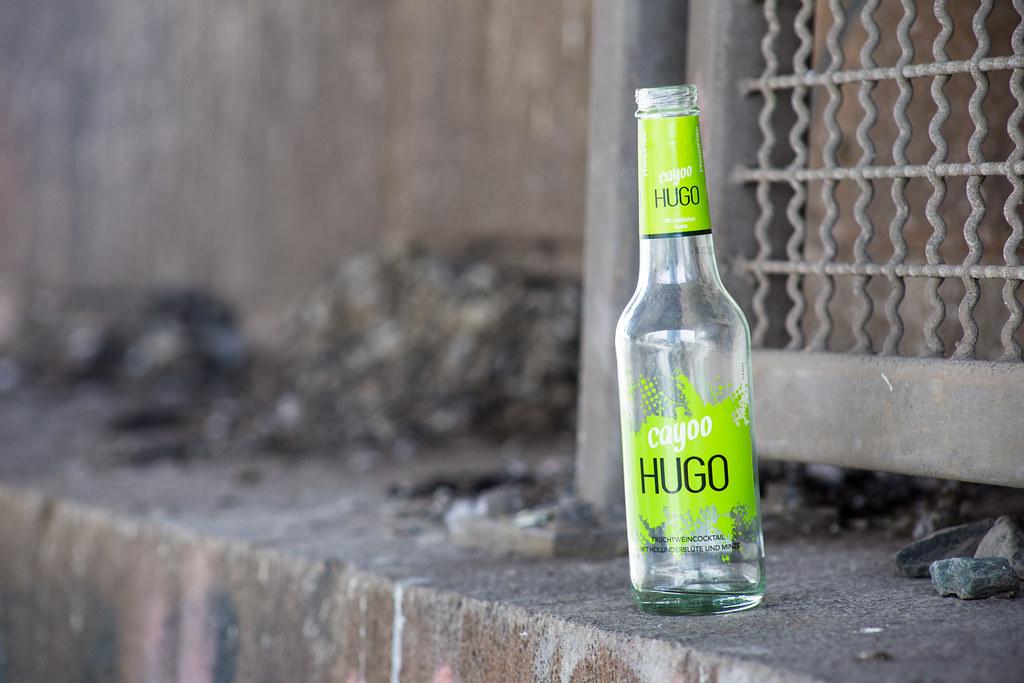 Frankfurt am Main: Cayoo Hugo - Leere Glasflasche