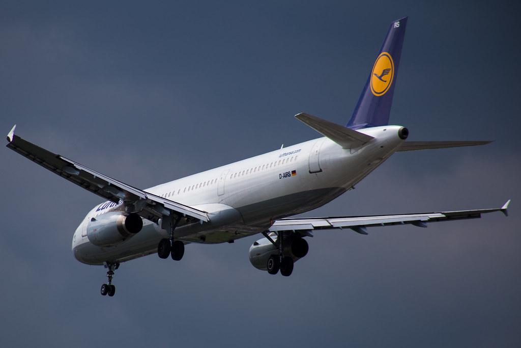Frankfurt Airport: Lufthansa (LH / DLH) |  Airbus A321-131 A321 | D-AIRS | MSN 0595